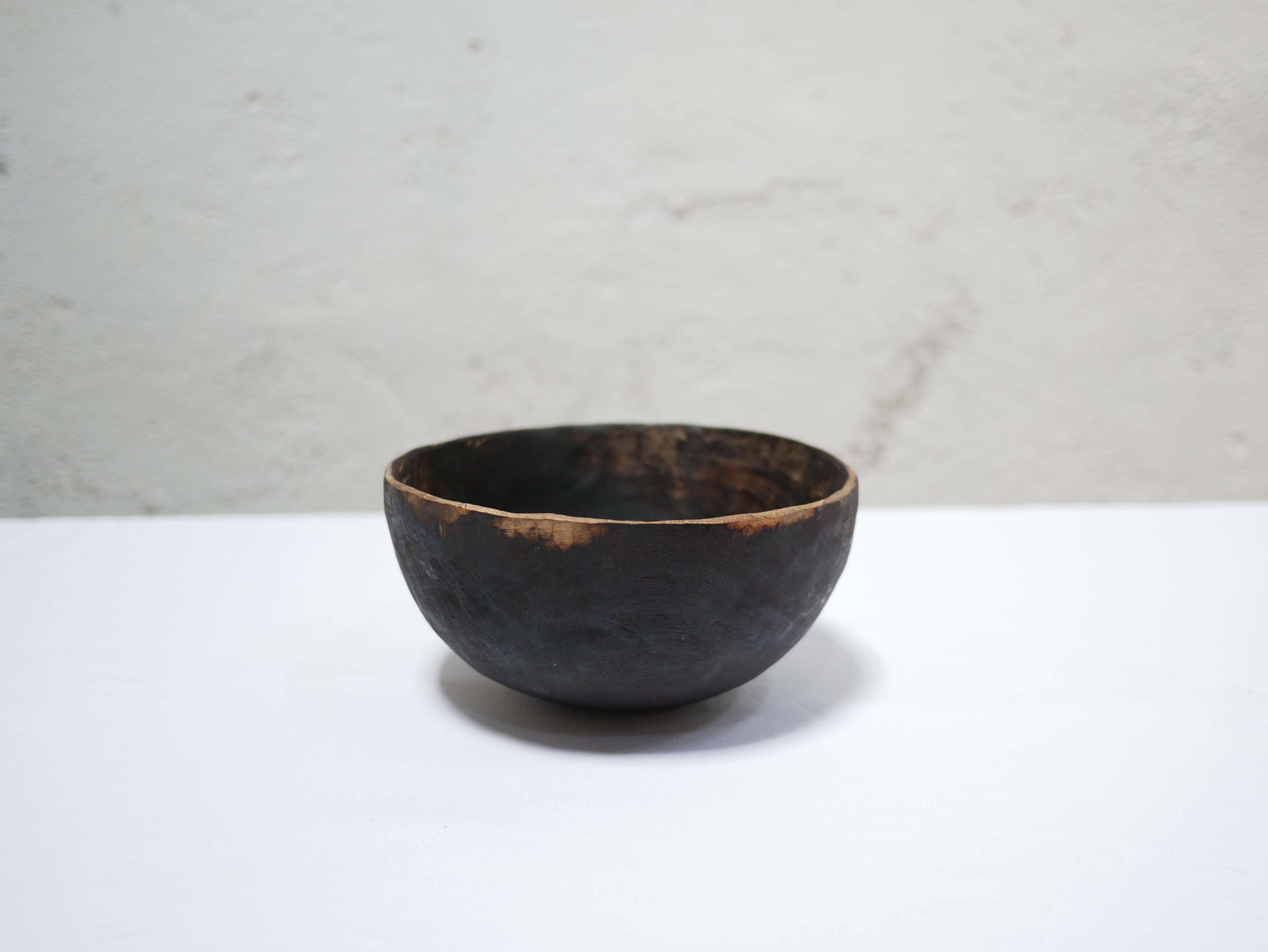 Old African wooden bowl For Sale 9