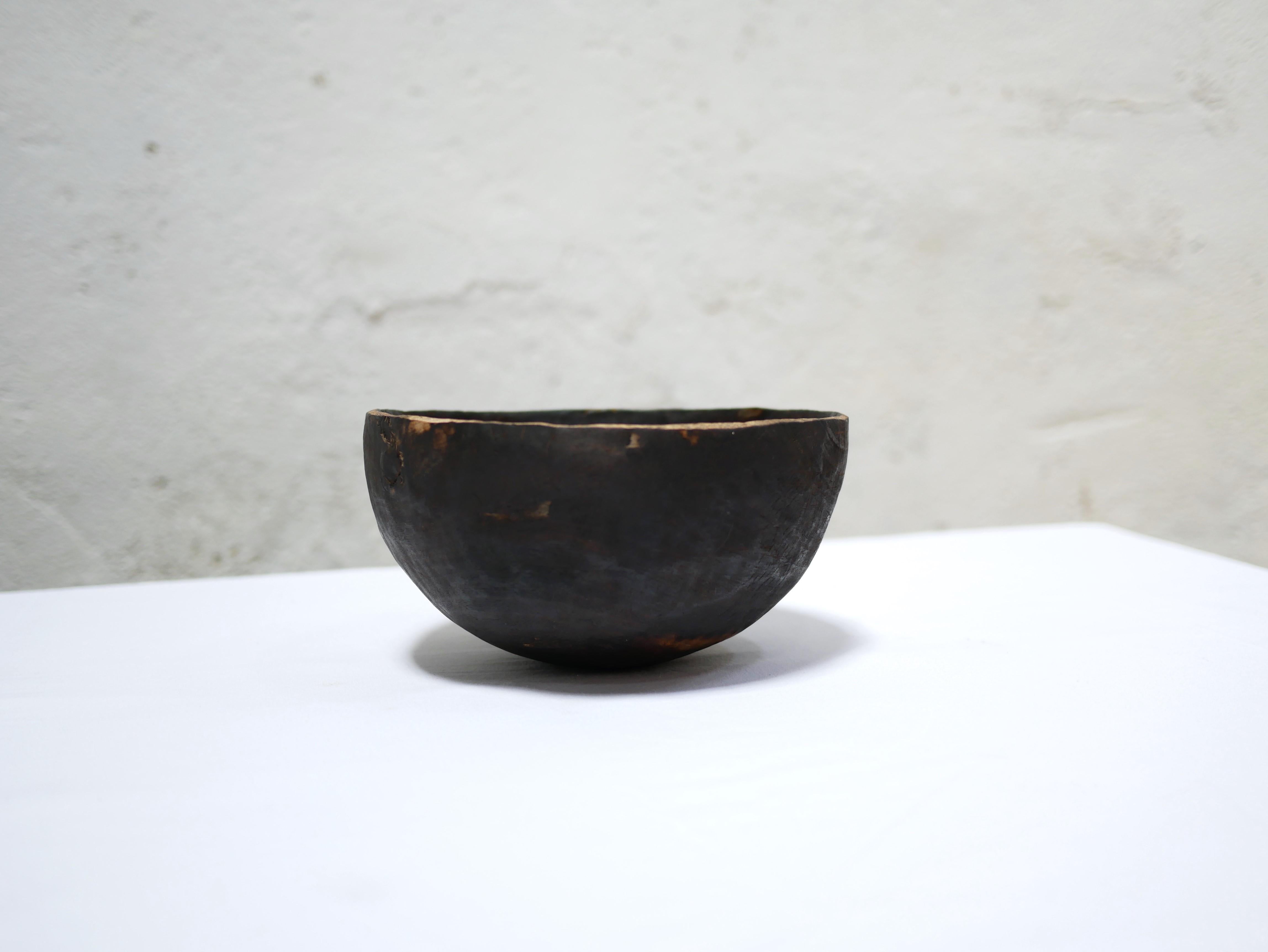 20th Century Old African wooden bowl For Sale