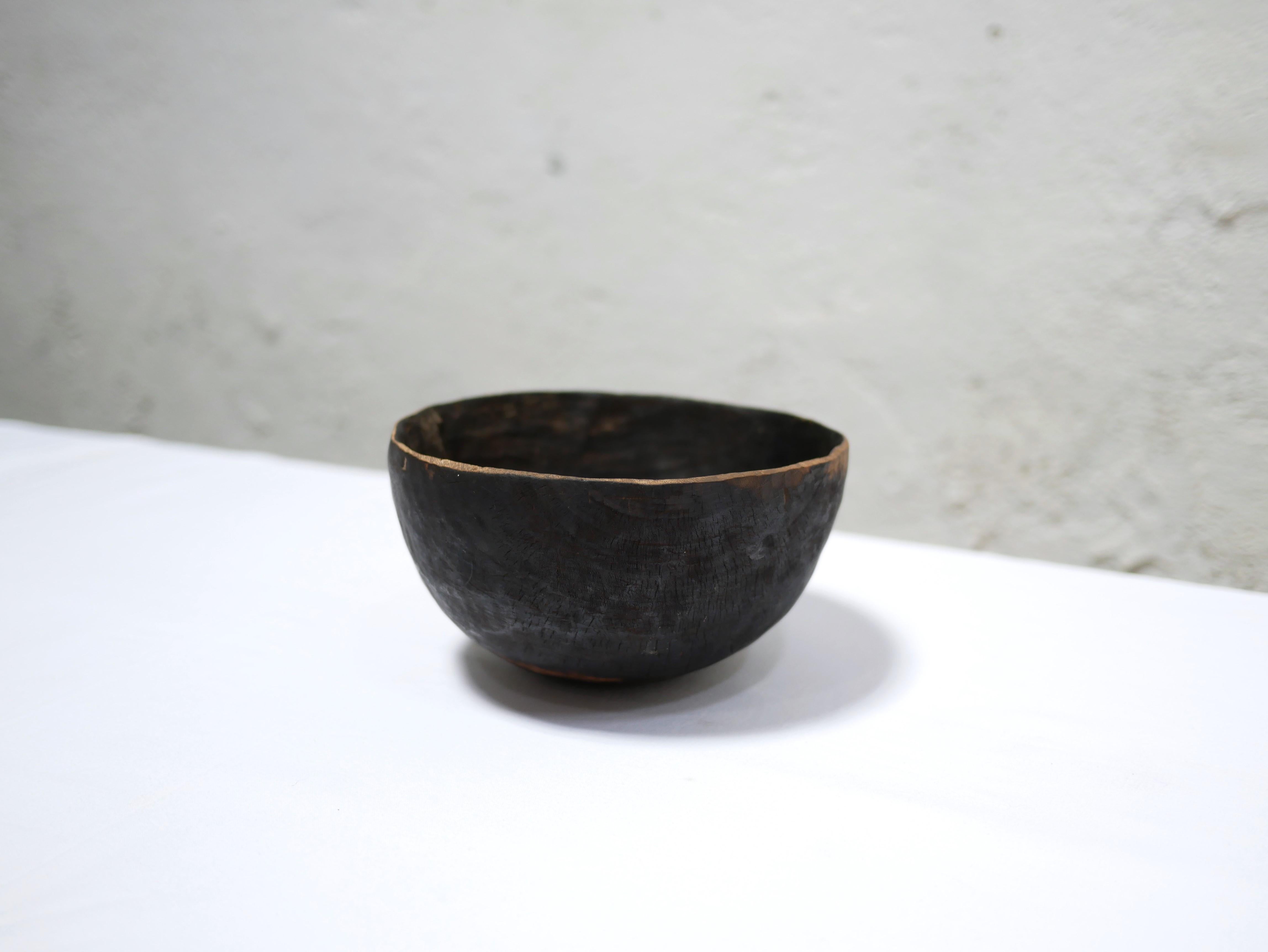 Old African wooden bowl For Sale 2