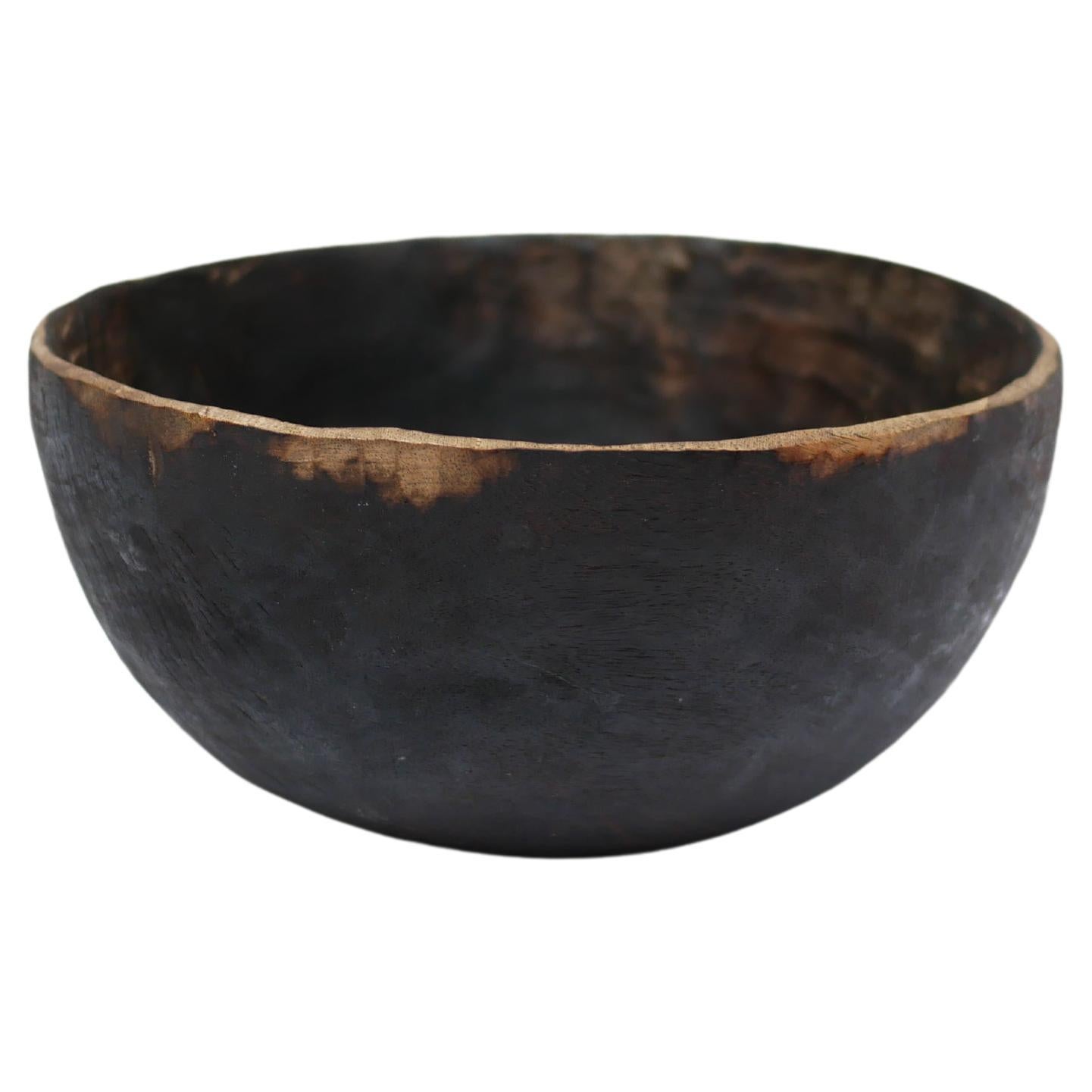 Old African wooden bowl For Sale