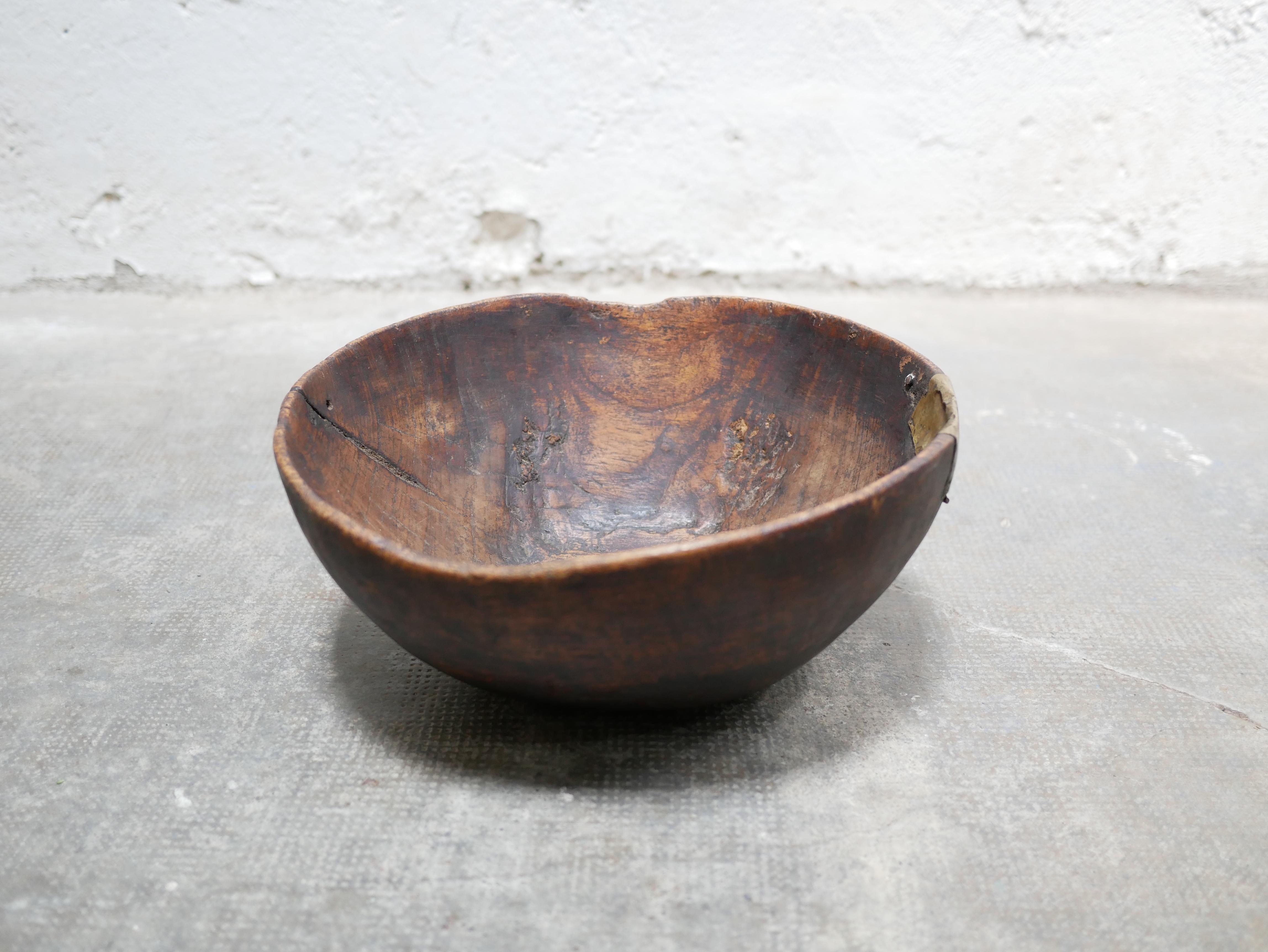 Old African wooden salad bowl In Good Condition In AIGNAN, FR