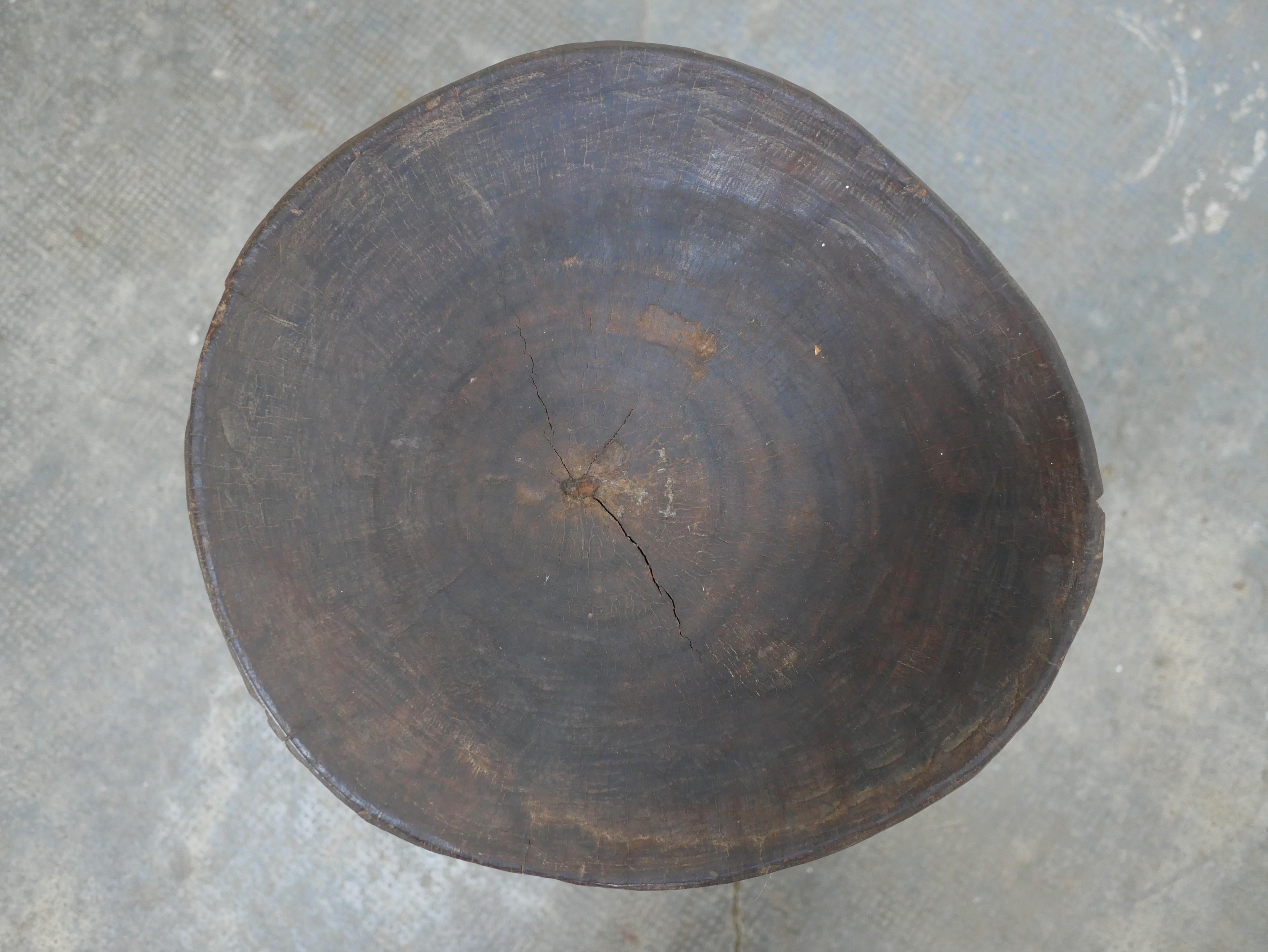 Old African wooden stool In Good Condition In AIGNAN, FR