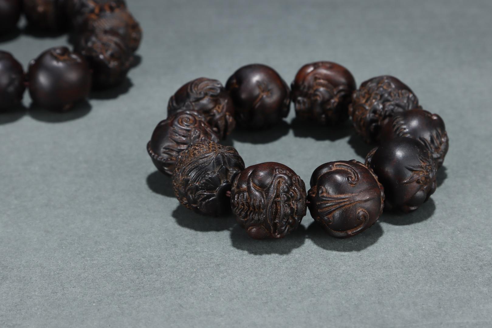 Old Agarwood Carving Golden Toad Beads Bracelets Pair In Fair Condition For Sale In 景德镇市, CN
