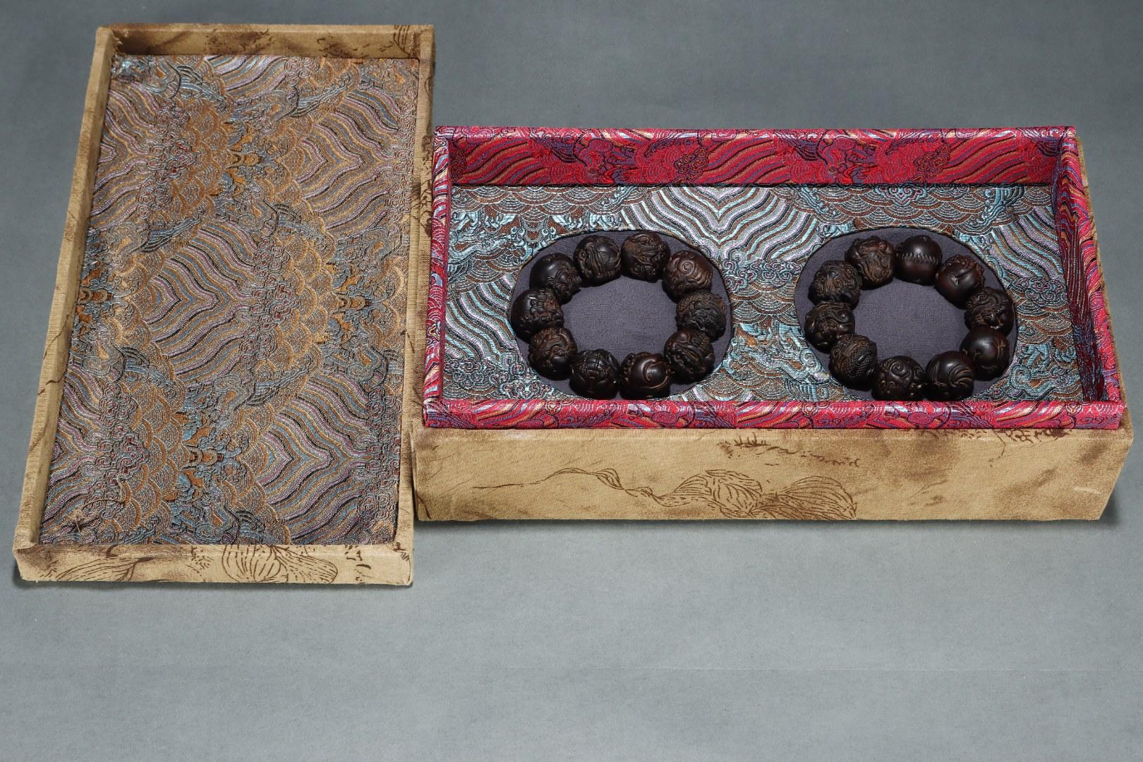 Old Agarwood Carving Golden Toad Beads Bracelets Pair For Sale 3