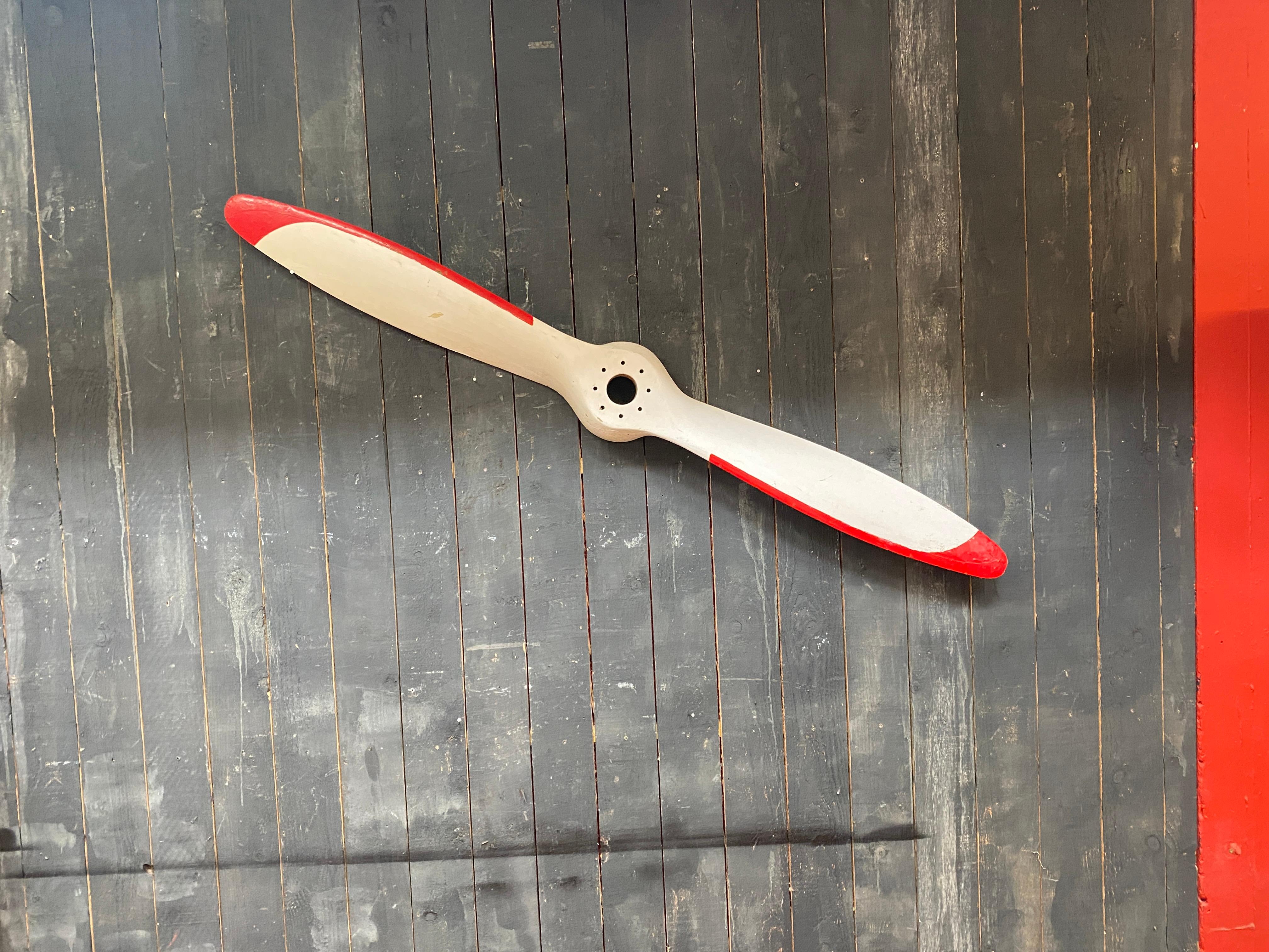 Milieu du XXe siècle Old Airplane Propeller, origine canadienne en vente