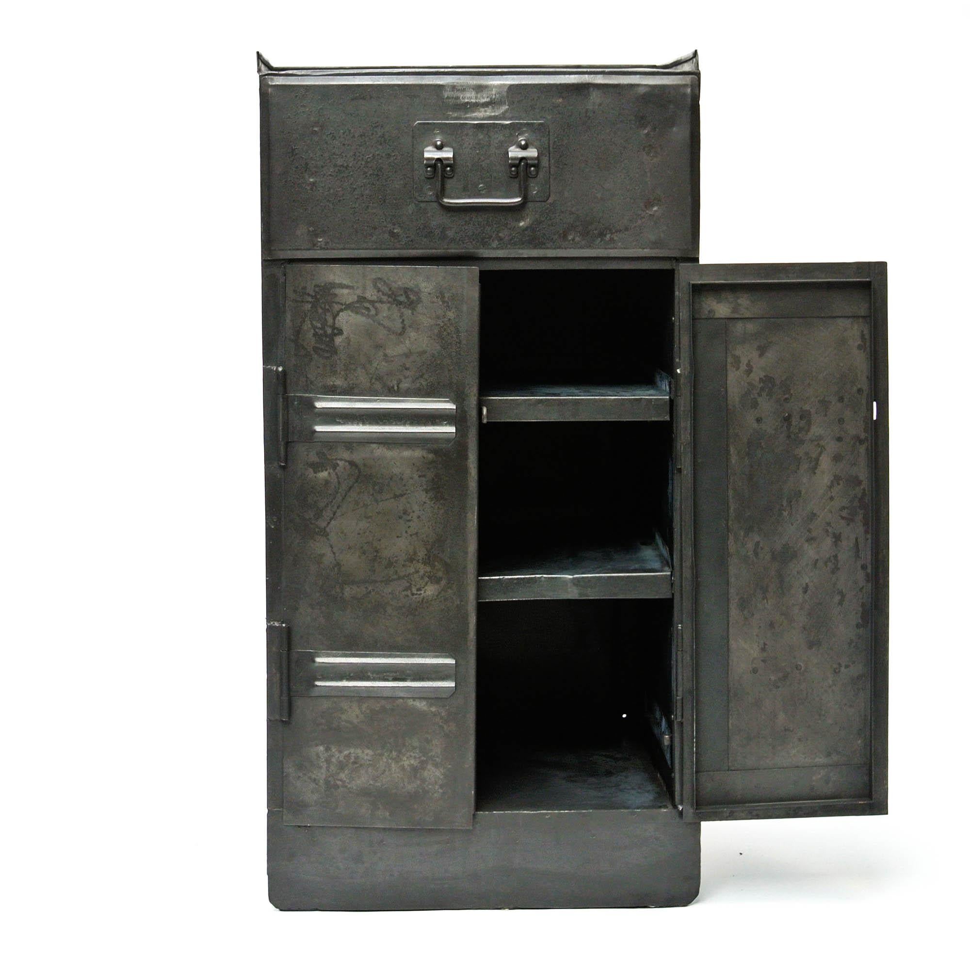 Old American Cabinet in Riveted Steel, 1942, US (amerikanisch)