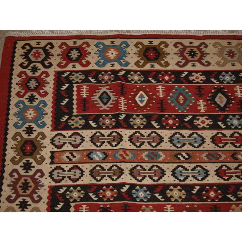 Turc Kilim ancien de Sharkoy d'Anatolie, Turquie occidentale, à motifs traditionnels en bandes en vente