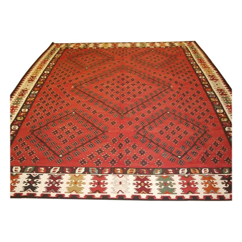 Antico Sharkoy Kilim anatolico della Turchia occidentale con disegno tradizionale su fondo rosso