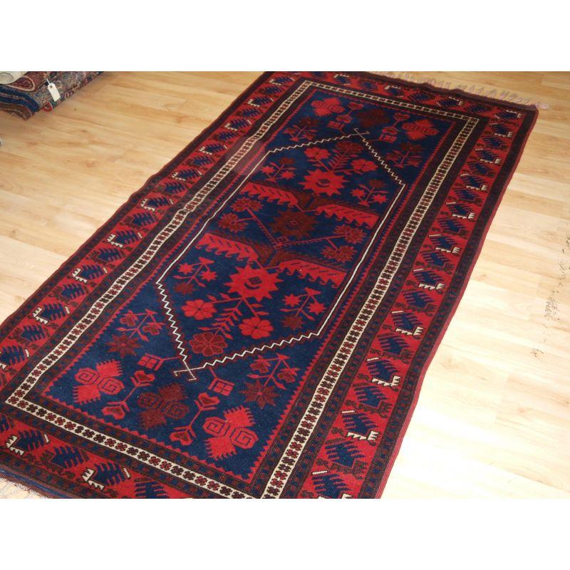 Old Anatolian Yagcibedir Village Rug In Excellent Condition For Sale In Moreton-In-Marsh, GB