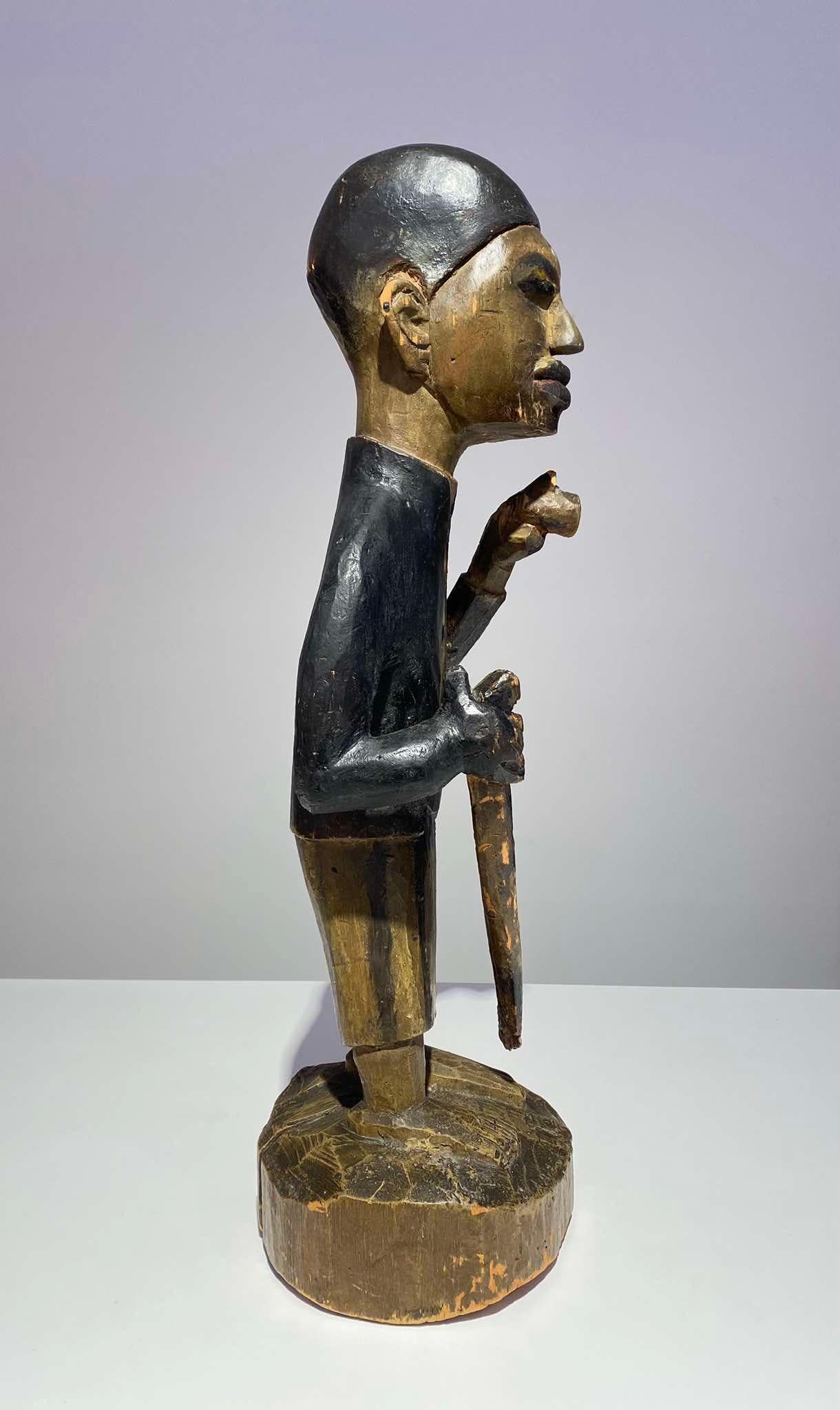 Congolese Old And Exceptional Anthropomorphic Statue Yombe Woyo Kongo Tribe Dr Congo 19th For Sale