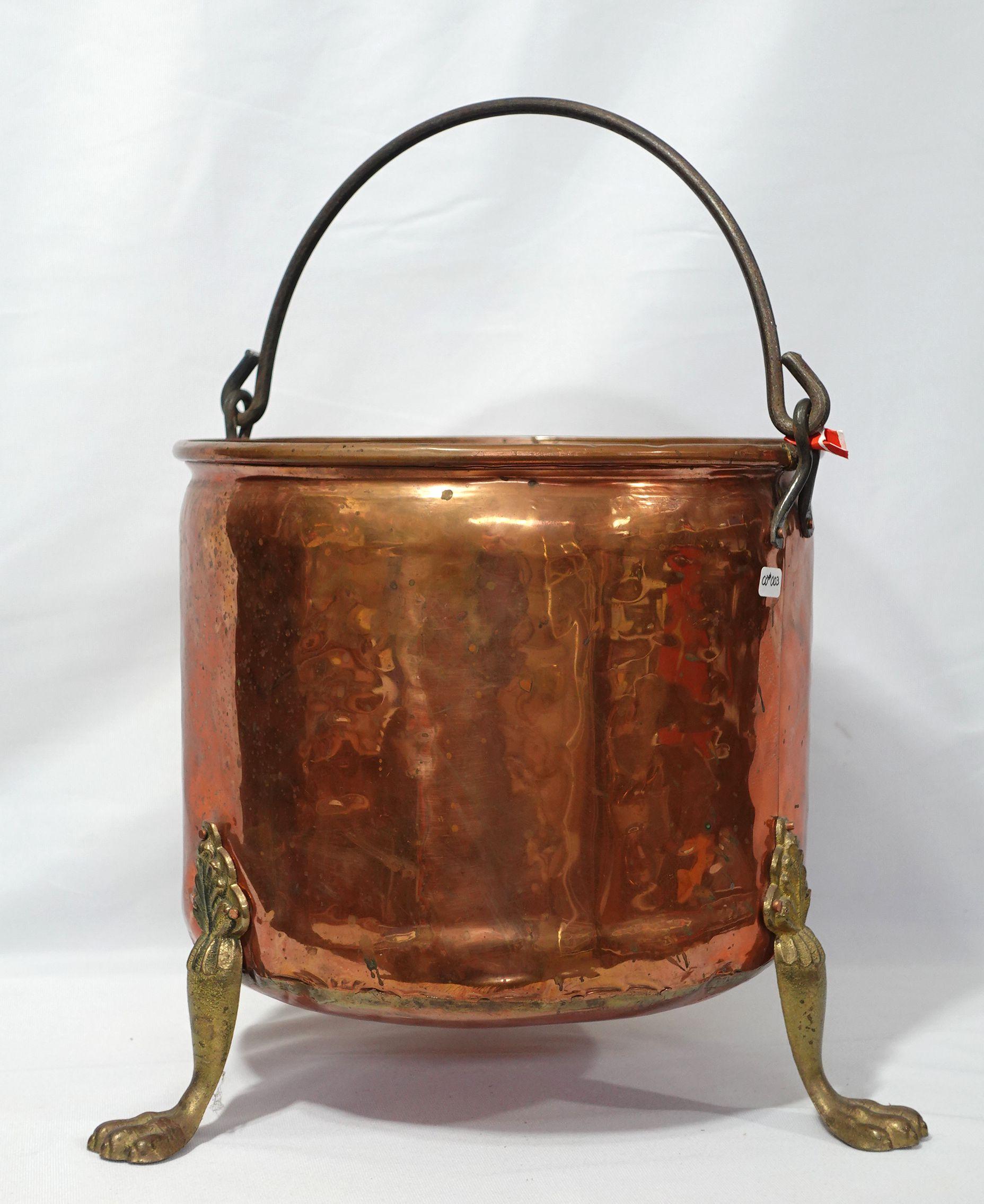 Old and Large Hand Hammered Footed Copper Bucket/Stockpot with 3 Brass Claw Feet, CO#003
Made in the Republic of Ireland, 1950s.
11.25