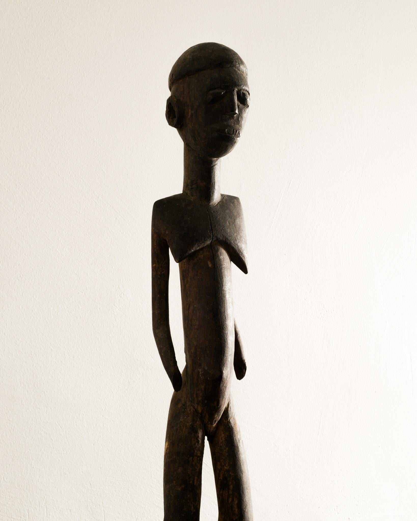 Old Antique Lobi Wooden Female Figure Sculpture Produced in Burkina Faso, Africa In Good Condition For Sale In Stockholm, SE