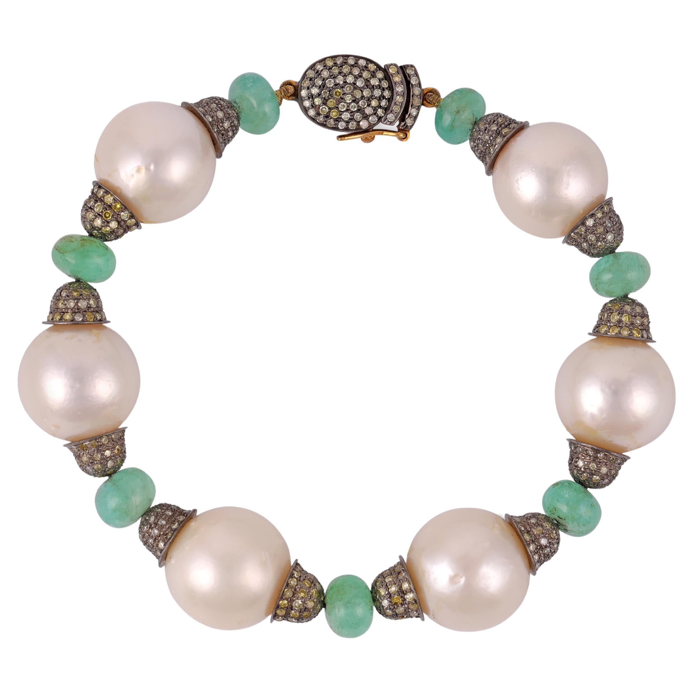 Bracelet ancien en perles, diamants, émeraudes et argent sur or