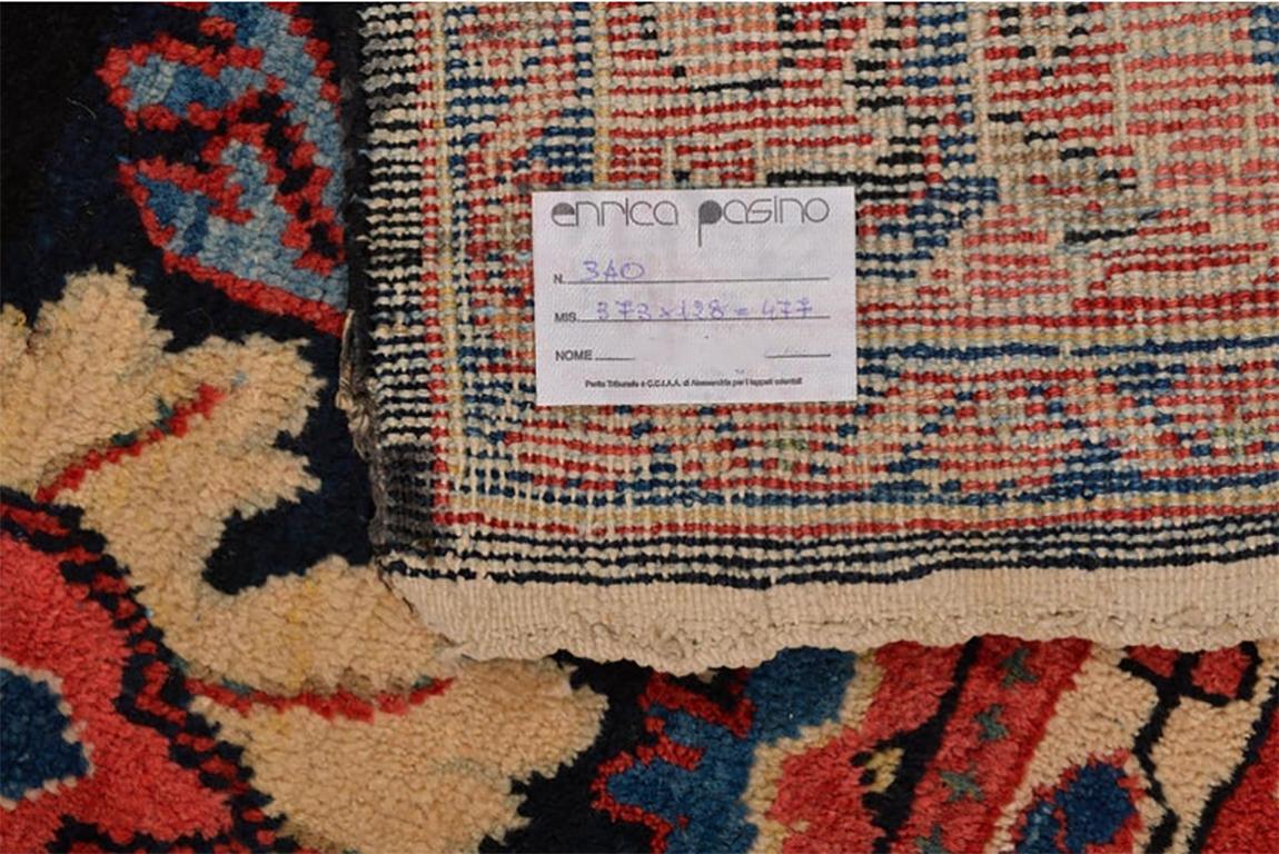 Anglo-indien Tapis ou tapis arménien ancien à la décoration riche en vente