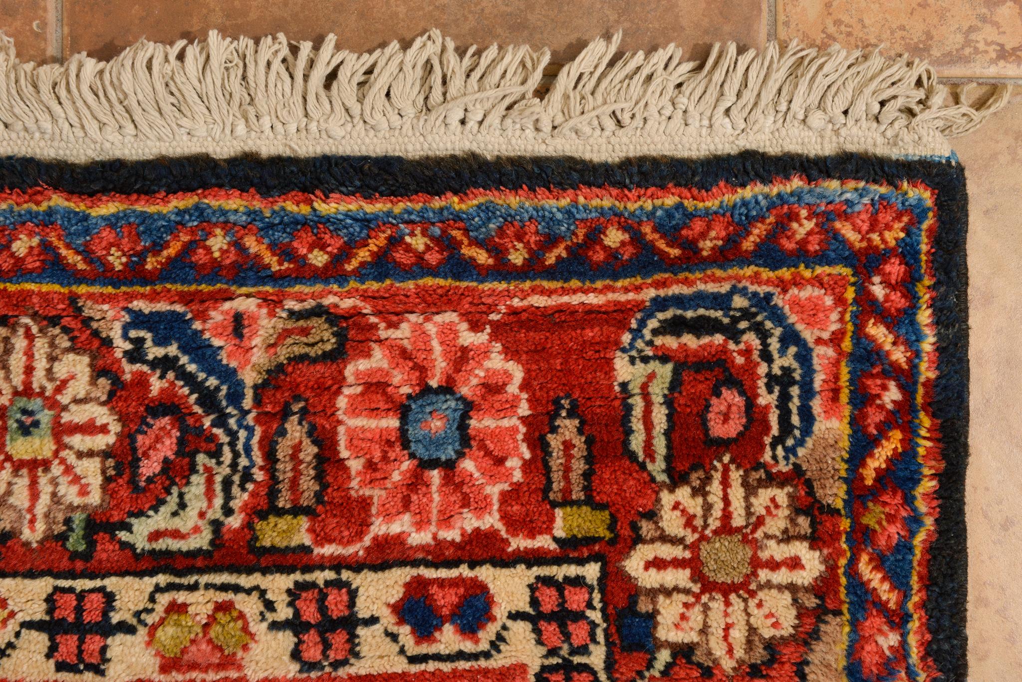 20ième siècle Tapis ou tapis arménien ancien à la décoration riche en vente