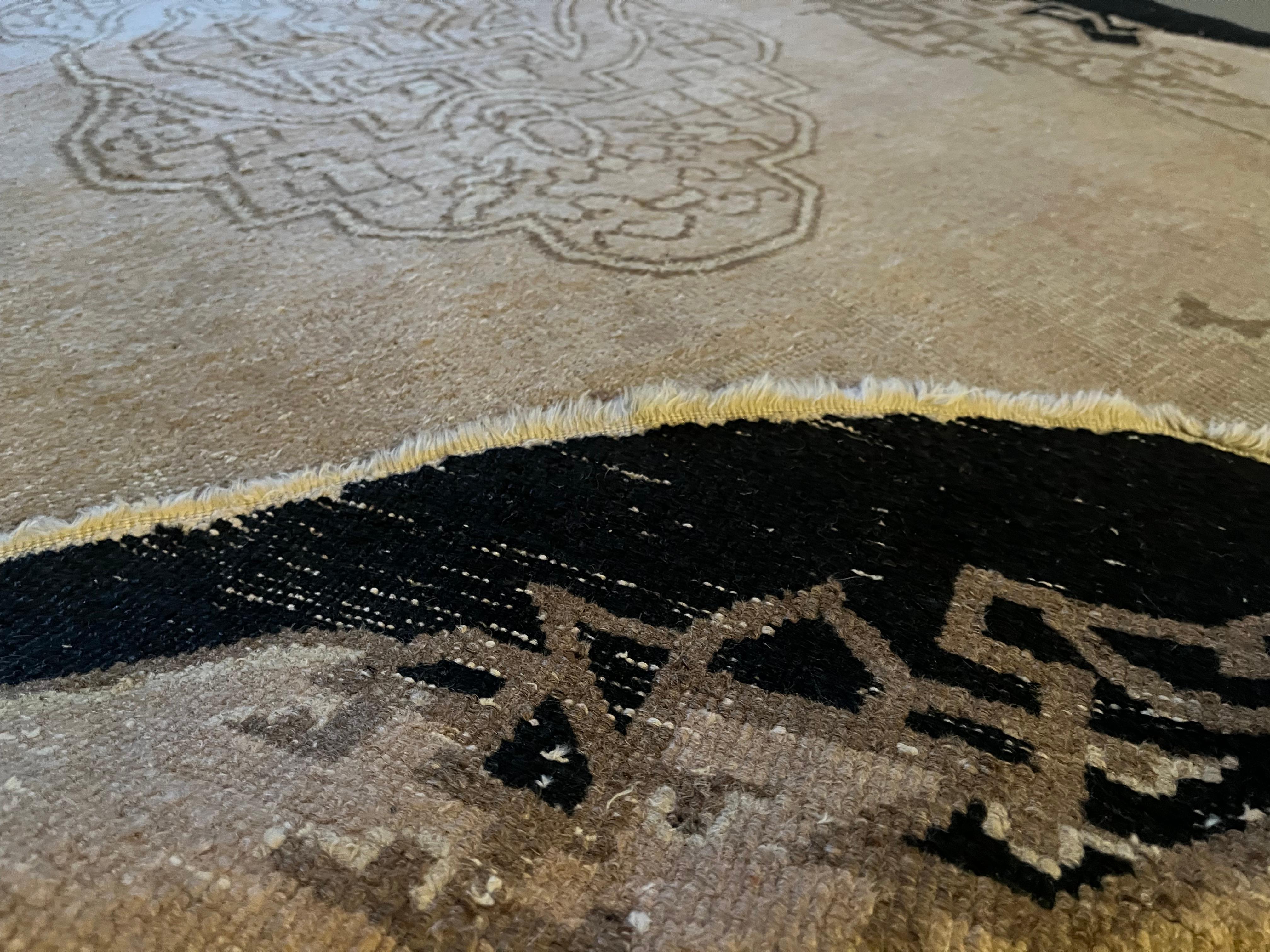 Old Art Deco China Oval Carpet In Distressed Condition For Sale In RÉDING, FR