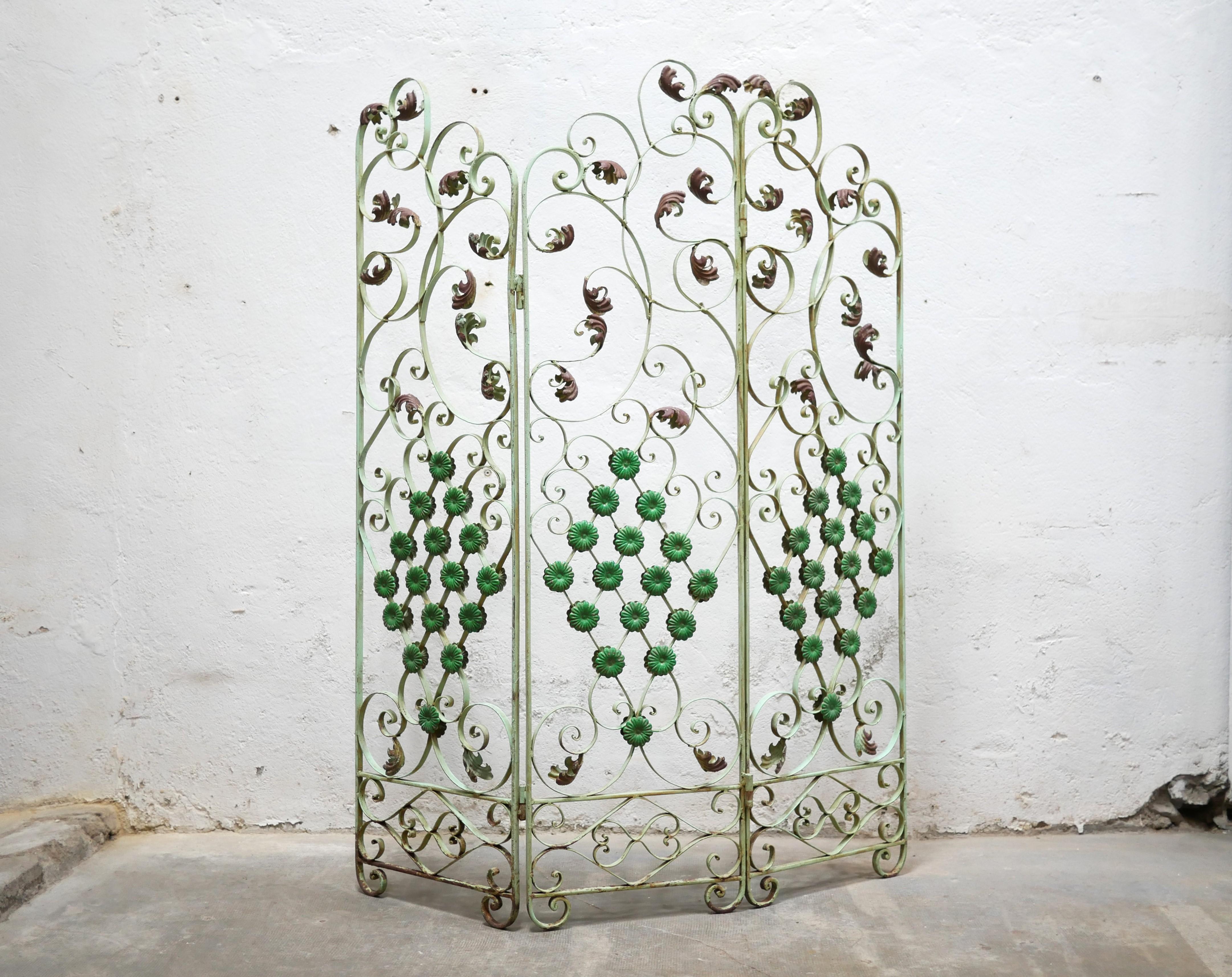 Old art deco screen in wrought iron In Fair Condition In AIGNAN, FR