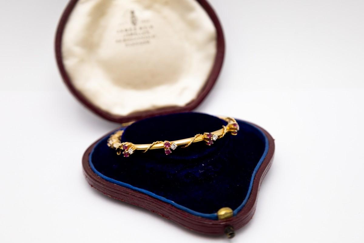 Altes Jugendstil-Goldarmband aus Gold mit Rubinen und Diamanten (Art nouveau) im Angebot