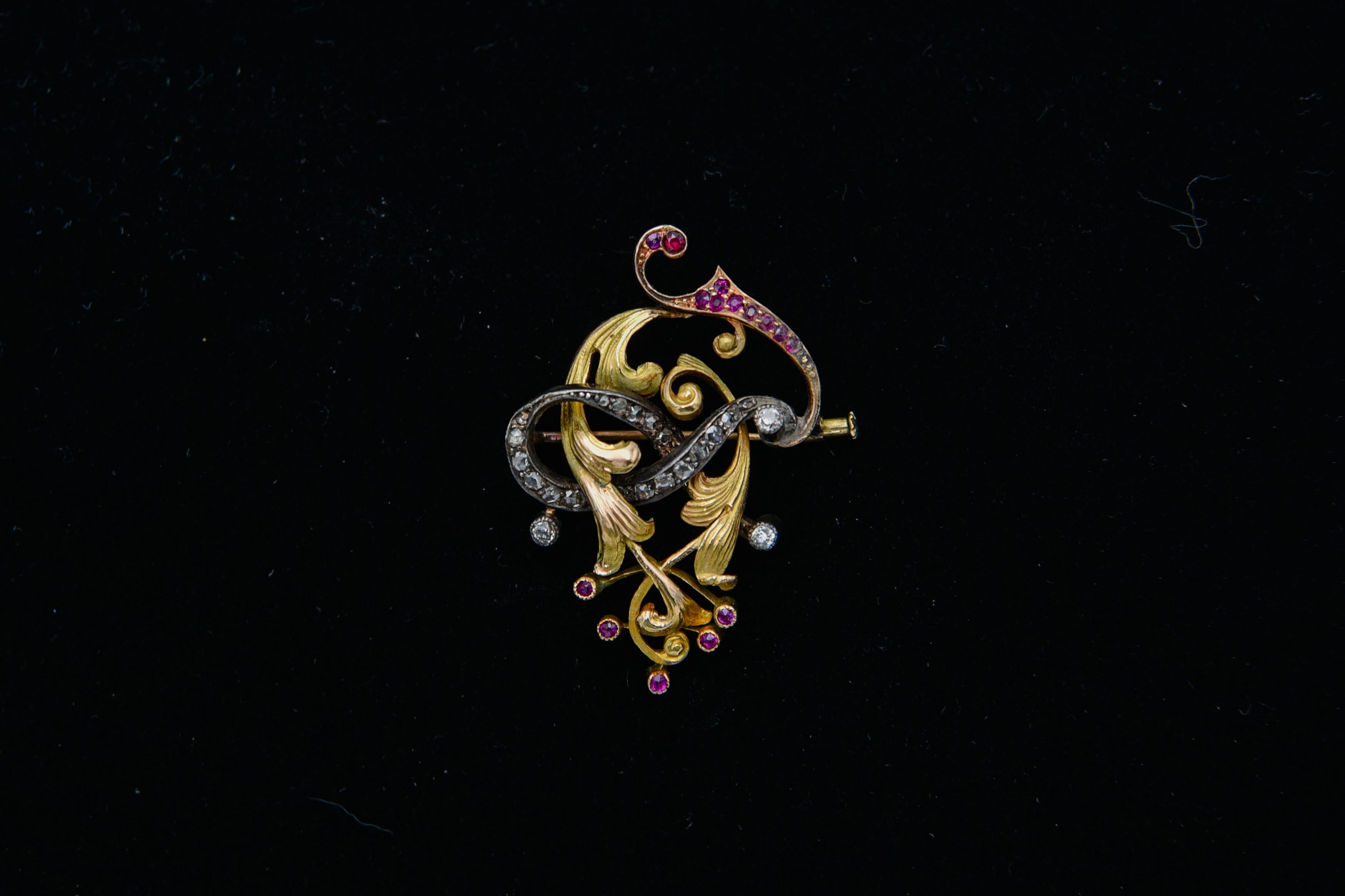 Broche en or Art nouveau ancien avec diamants et rubis, Espagne, années 1910. 7