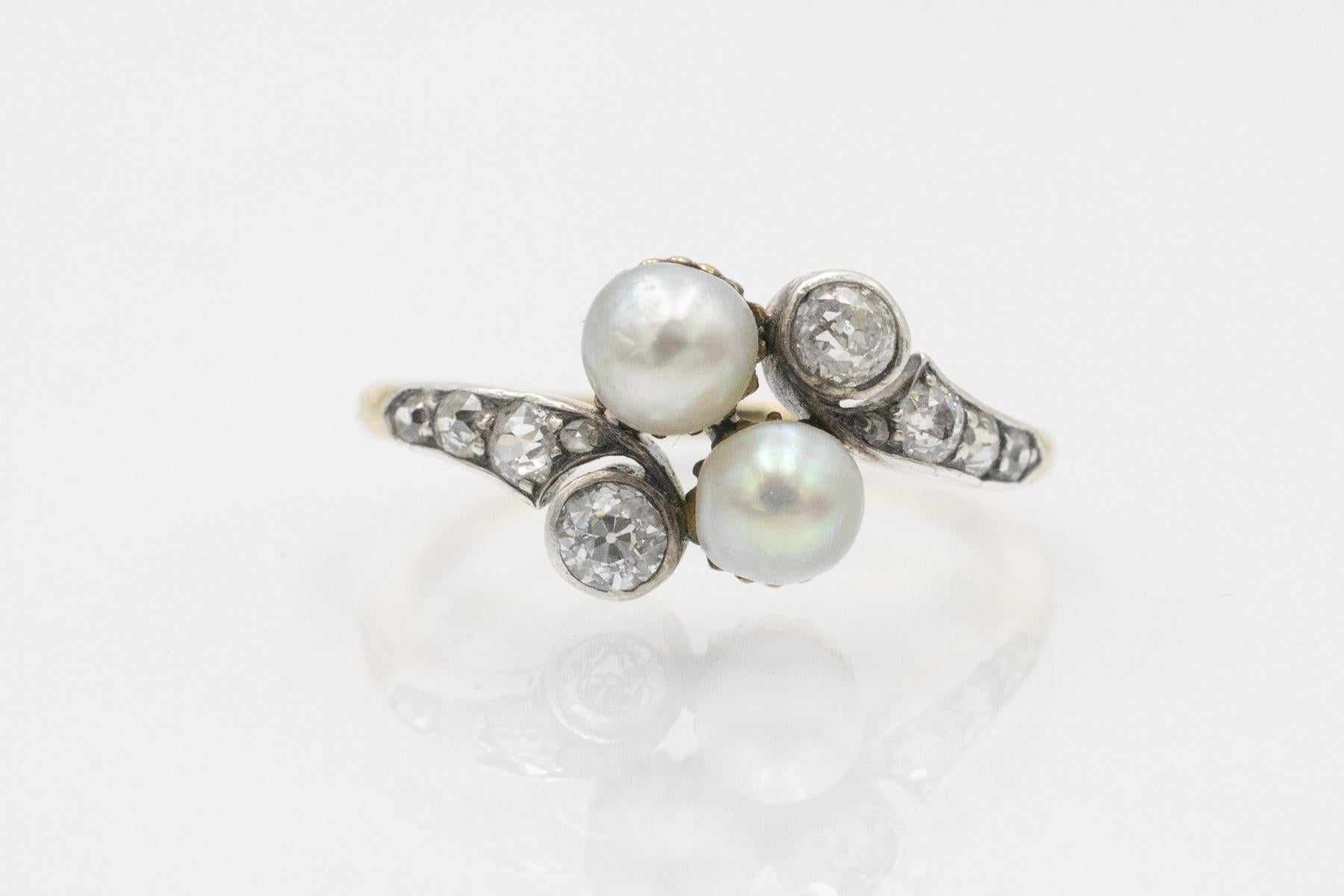 Women's Old Art Nouveau ring with pearls and diamonds, early 20th century. For Sale