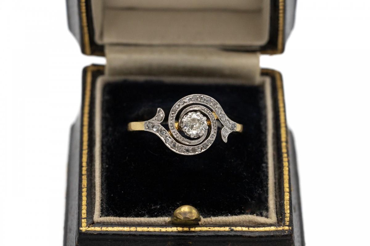 Old Art Nouveau-Diamantring mit wirbelnden Diamanten, Niederlande, frühes 20. Jahrhundert im Angebot 4
