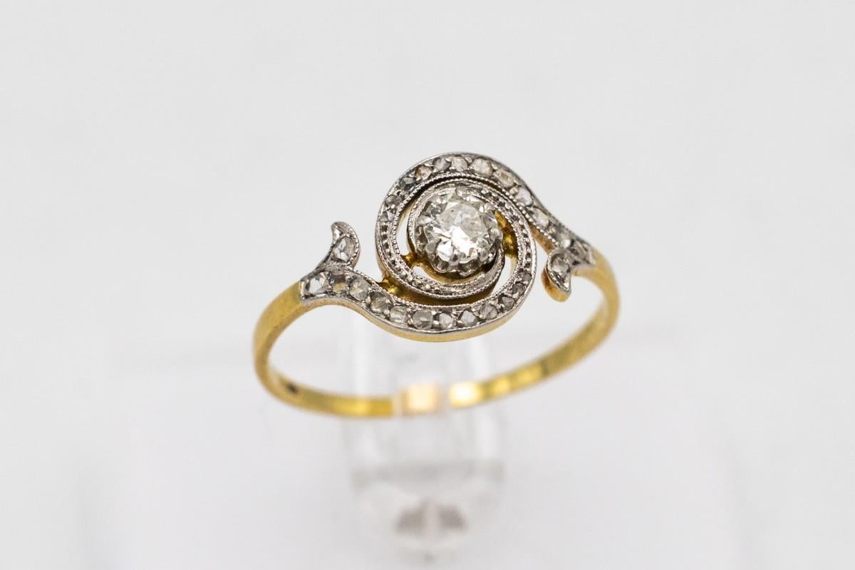 Old Art Nouveau-Diamantring mit wirbelnden Diamanten, Niederlande, frühes 20. Jahrhundert für Damen oder Herren im Angebot
