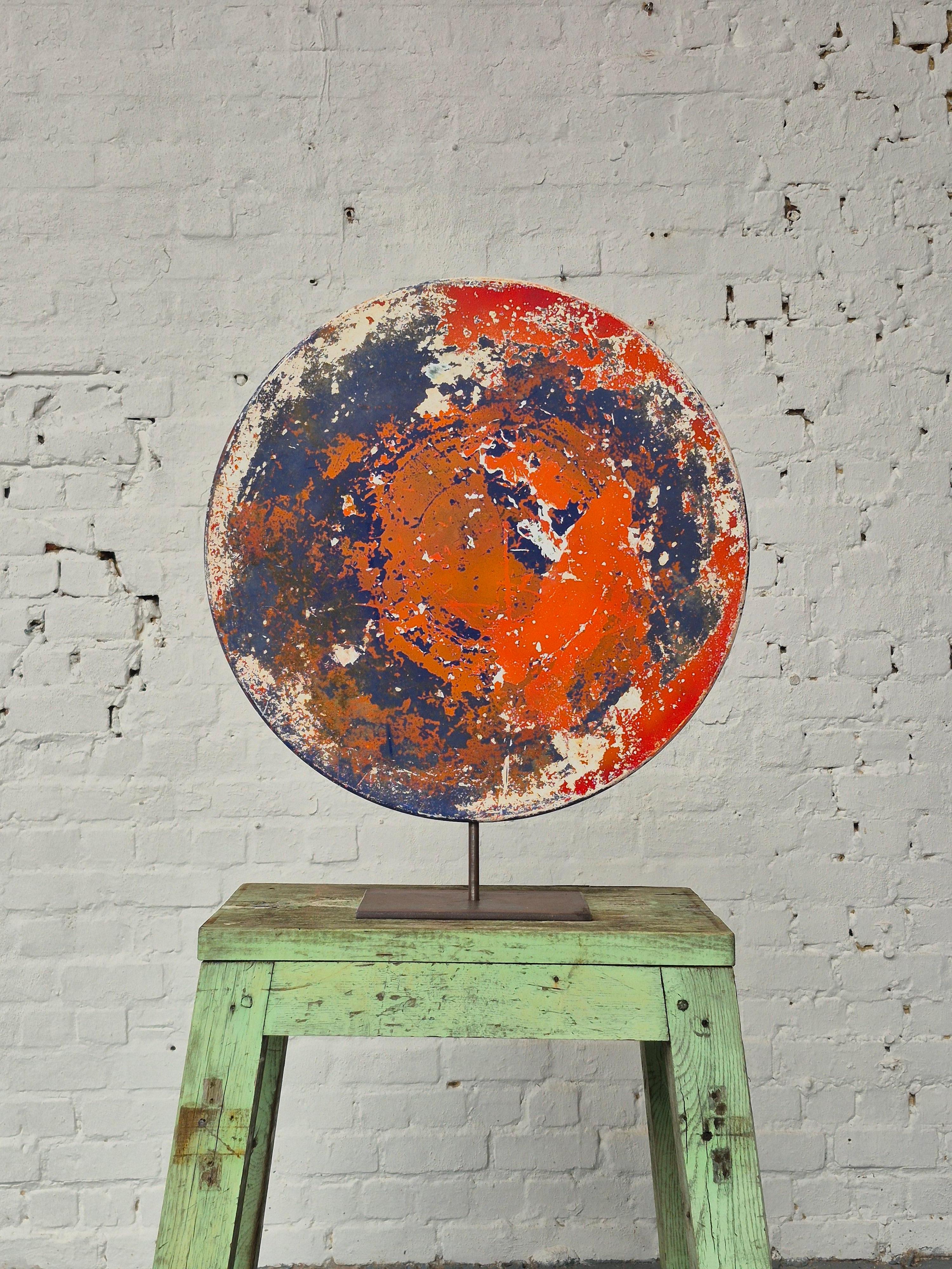 Alter kunstvoll patinierter Metallkreis im Zustand „Gut“ im Angebot in Haaltert, BE