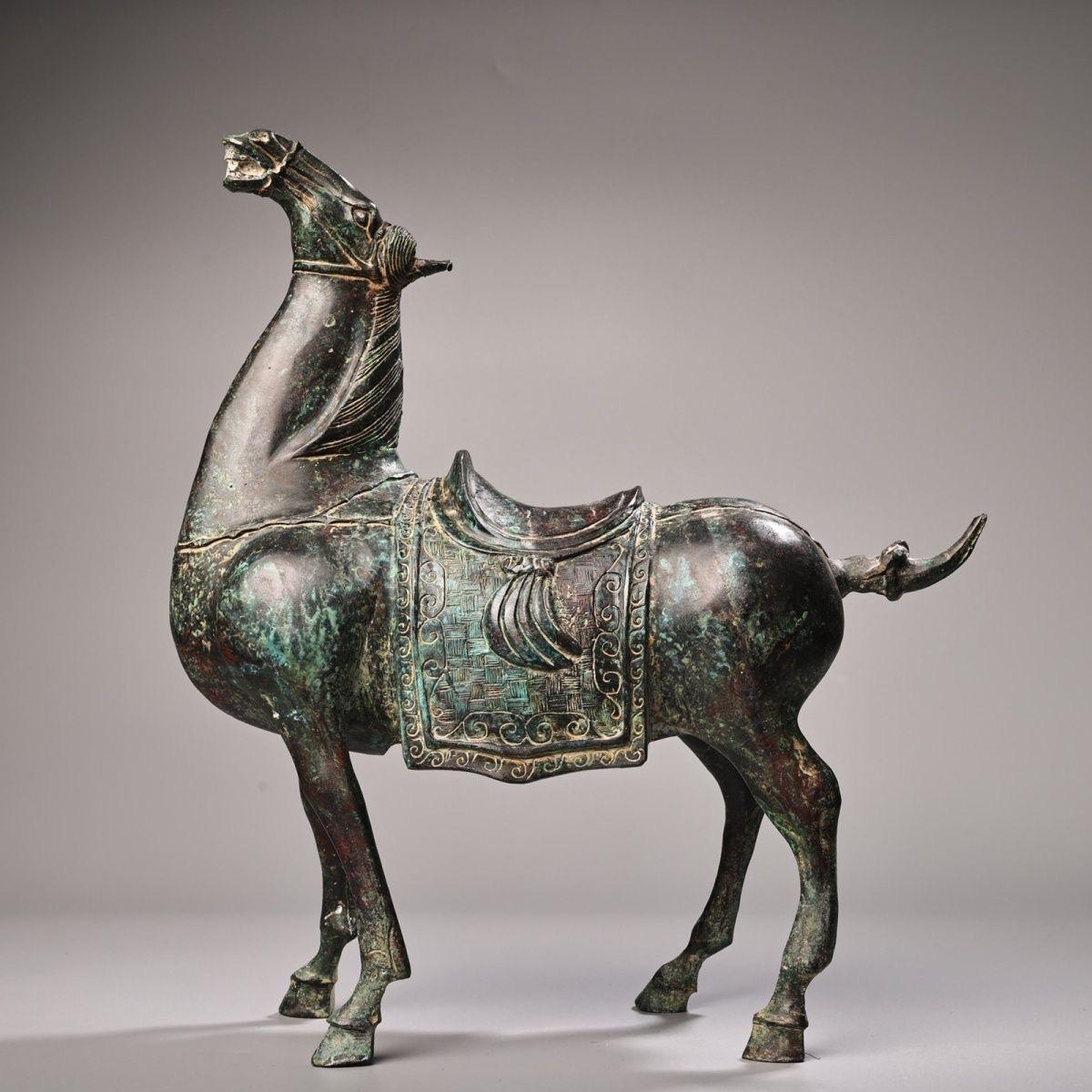 Old Asian Bronze Horse with Raised Head – A Symbol of Strength and Majesty

This Old Asian Bronze Horse Statue, featuring a raised head and dynamic posture, embodies power, endurance, and prosperity in traditional Asian art. Expertly crafted from