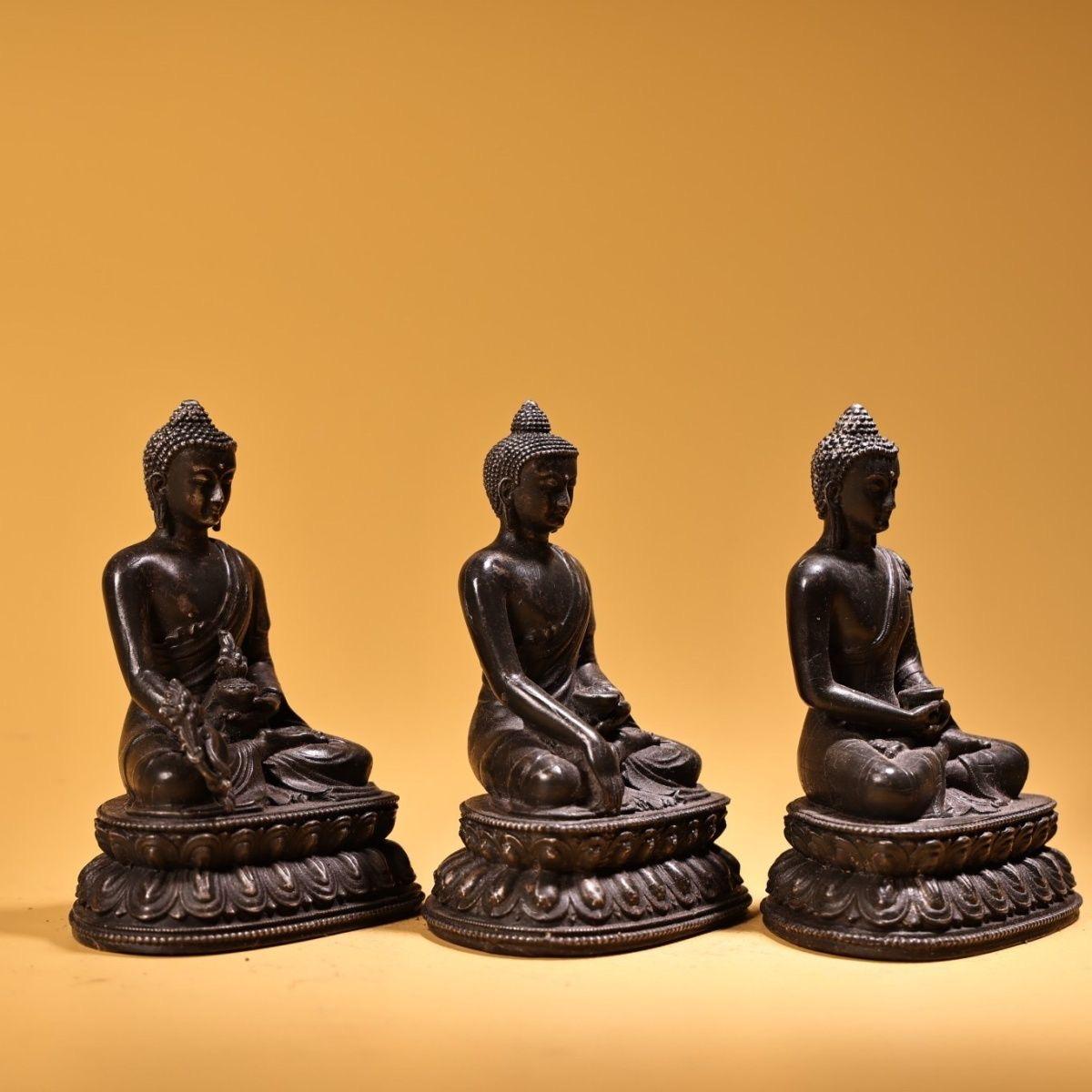 Ensemble de trois statues de bouddha en bronze d'origine asiatique État moyen - En vente à 景德镇市, CN