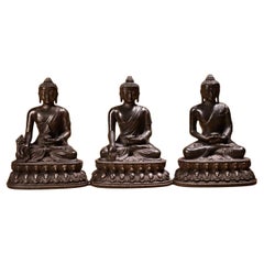 Conjunto de tres estatuas de Buda antiguas asiáticas de bronce