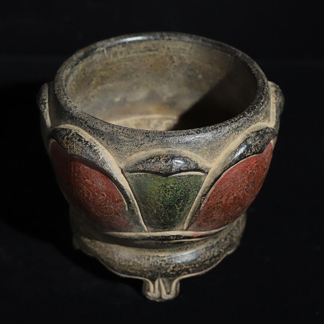 Old Asian Handcrafted Stone Carving Painted Lotus Flowers Pot In Fair Condition For Sale In 景德镇市, CN