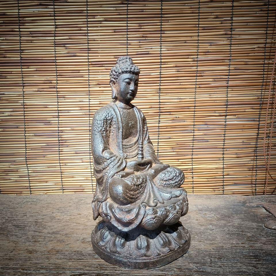 Vecchia pagoda asiatica in ferro con statua di Buddha in braccio In condizioni discrete in vendita a 景德镇市, CN
