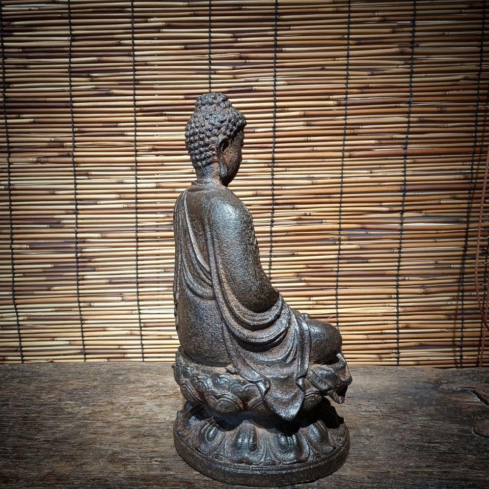 Ferro Vecchia pagoda asiatica in ferro con statua di Buddha in braccio in vendita