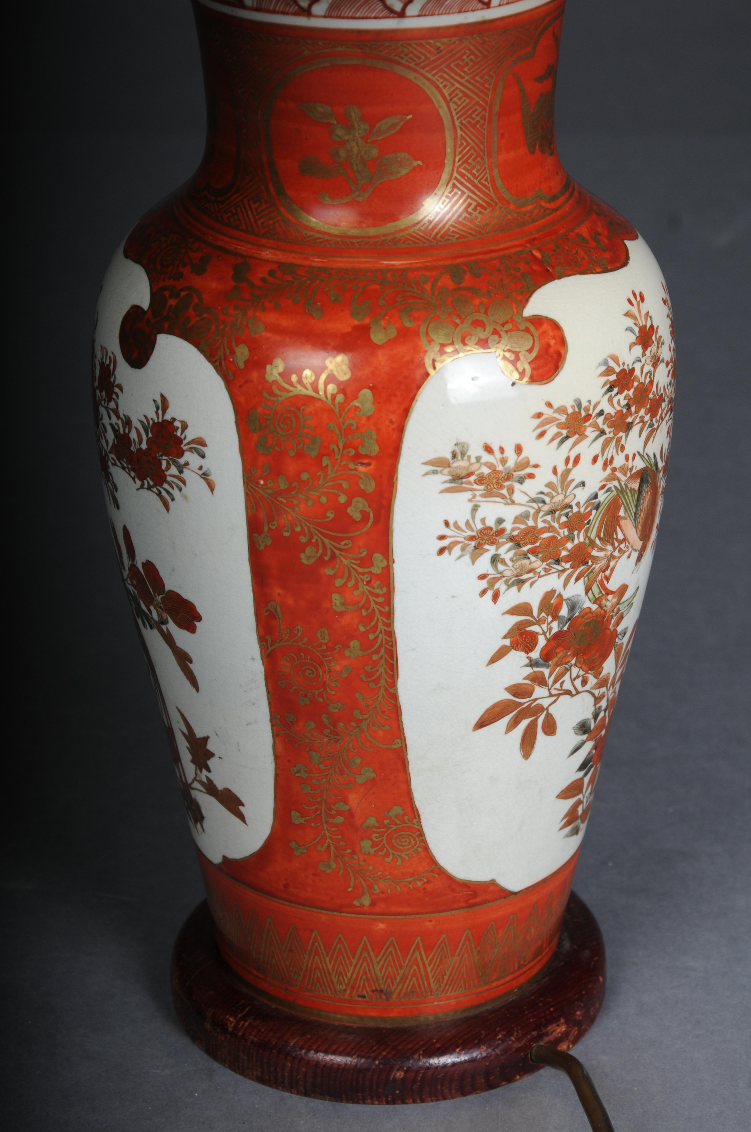 Old Asian porcelain table lamp, red with shade, electrified For Sale 4