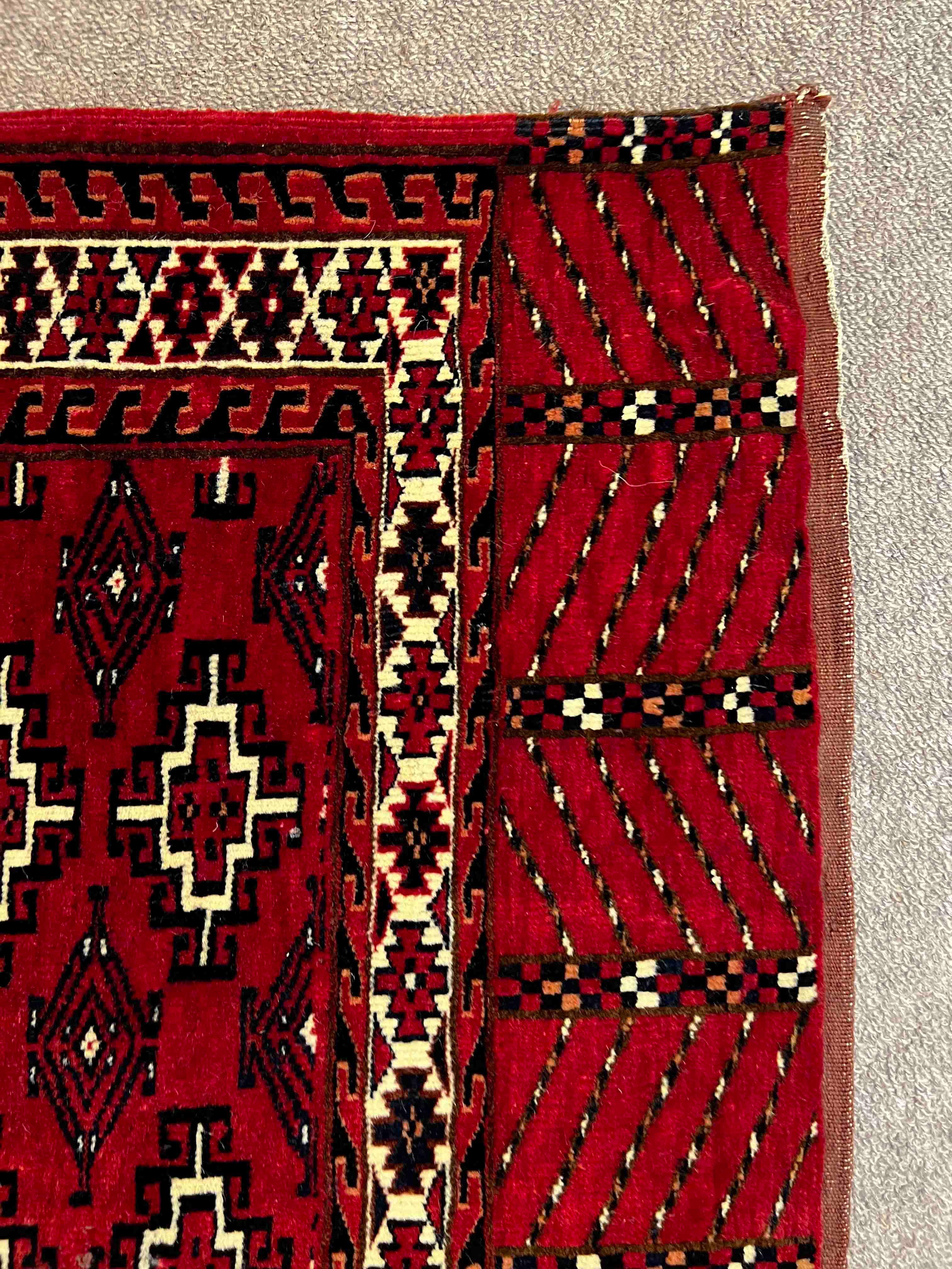 Hand-Knotted old Bag from Turkmenistan, 19th Century N° 648 For Sale