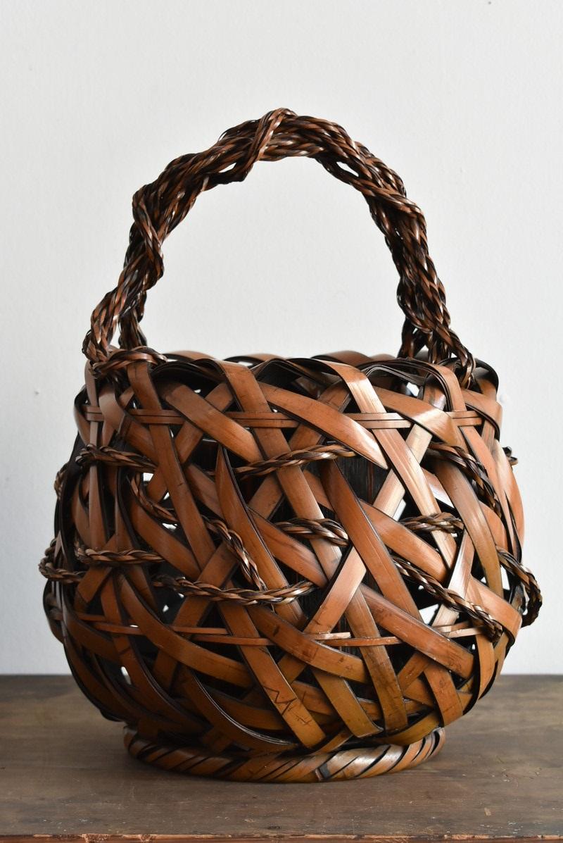 Old Bamboo Basket in the Showa Period in Japan / 20th Century / Flower Basket In Good Condition In Sammu-shi, Chiba