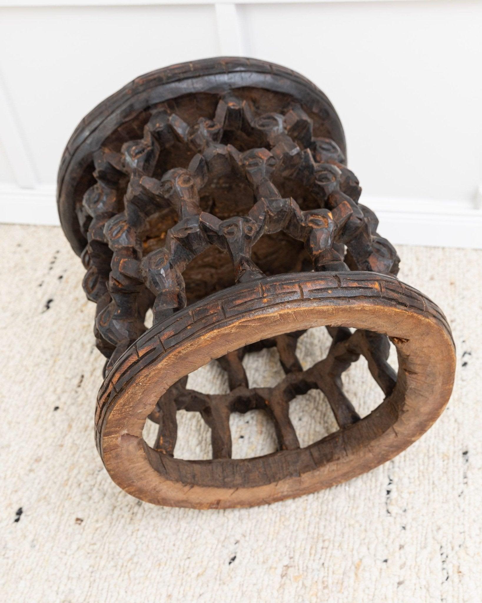 Old Bamileke Stool Side Table From Cameroon African Art, 1950s In Good Condition For Sale In Montecalvoli, IT