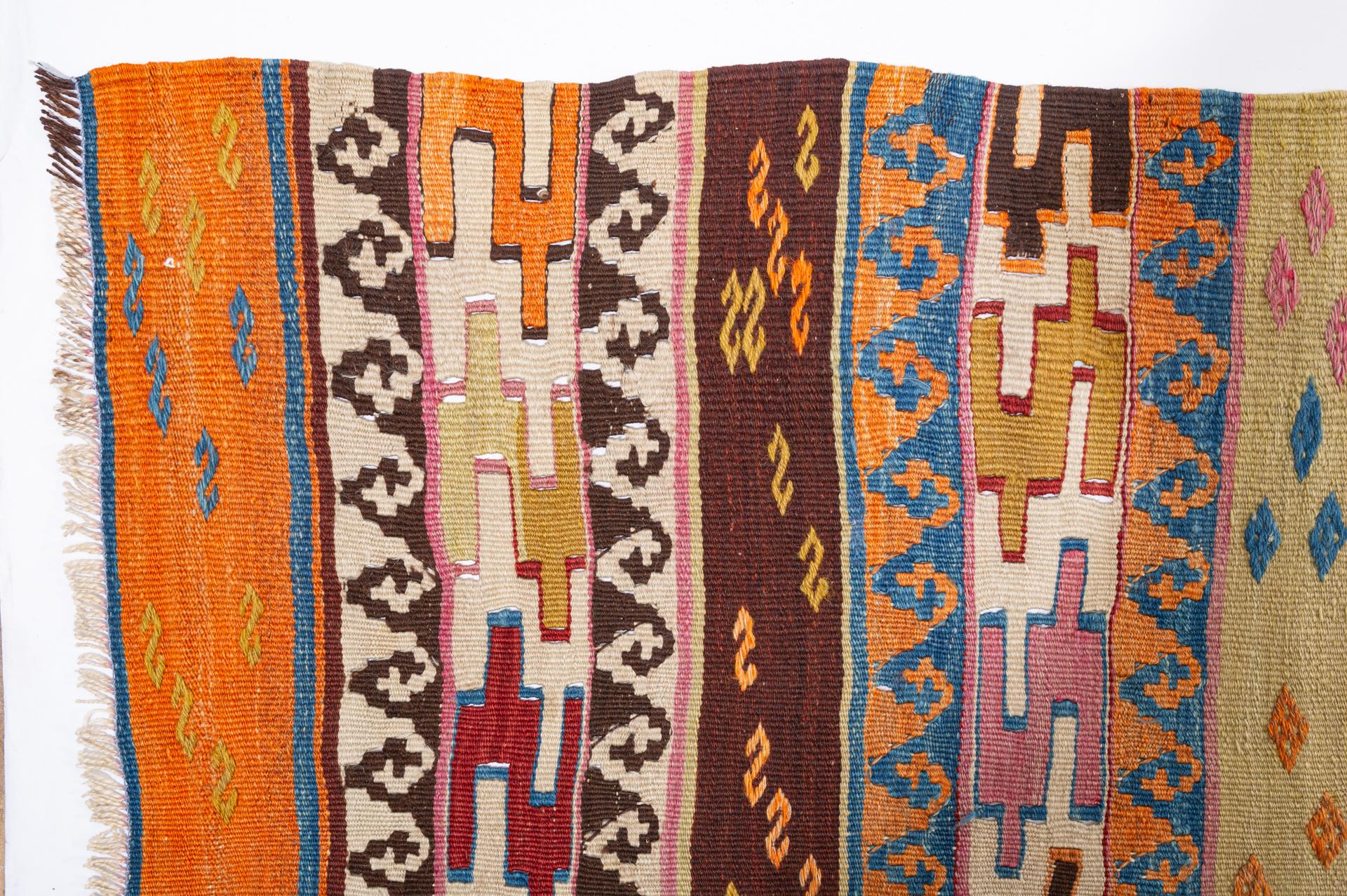 Old Banded Kilim Runner VEFA In Excellent Condition For Sale In Alessandria, Piemonte