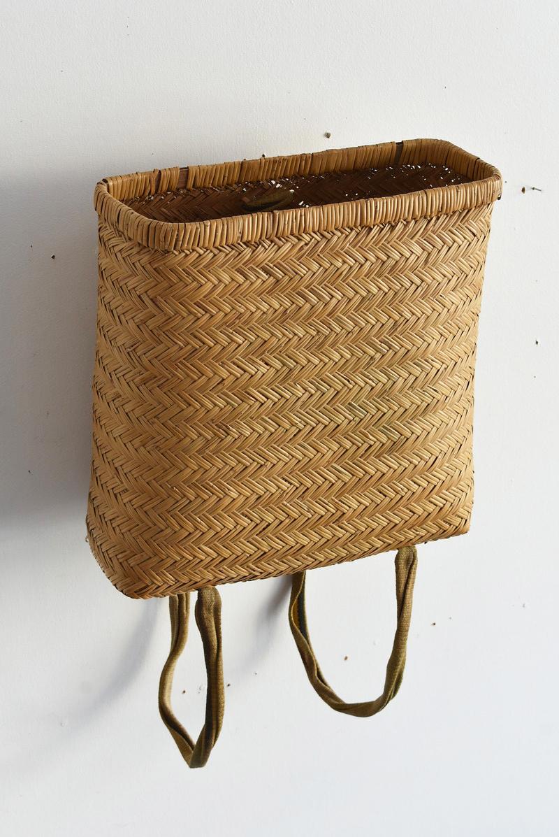 Japonais Ancien panier tissé à partir de bambou japonais / Outils de ferme / Artisanat / Panier à fleurs en vente