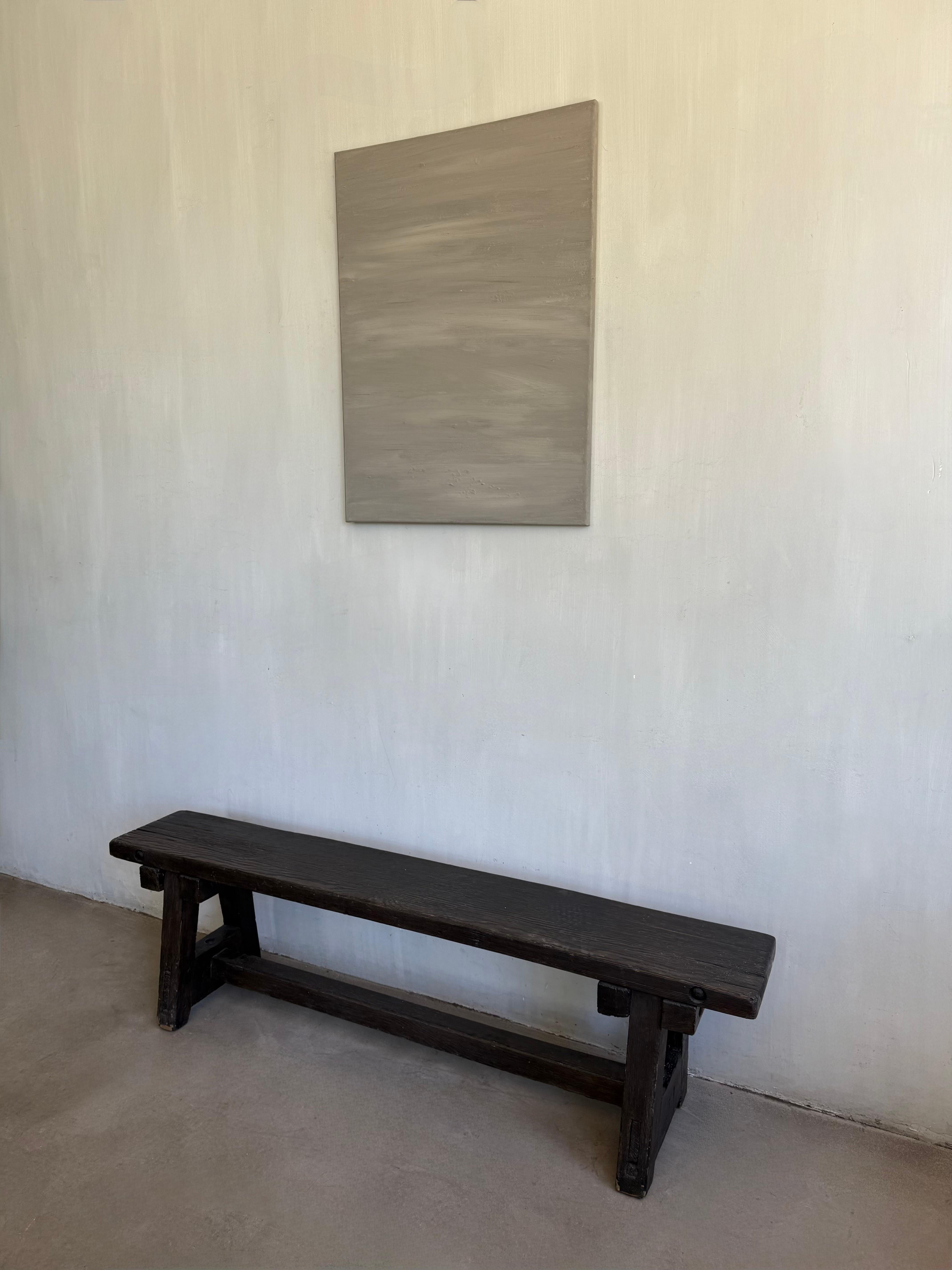 Panchina militare belga, un pezzo molto robusto.
Un design semplice ma con un occhio di riguardo per i dettagli.
L'incisione, posizionata in modo invisibile nella parte inferiore del poggiapiedi, riflette una parte della sua storia.

Questo articolo