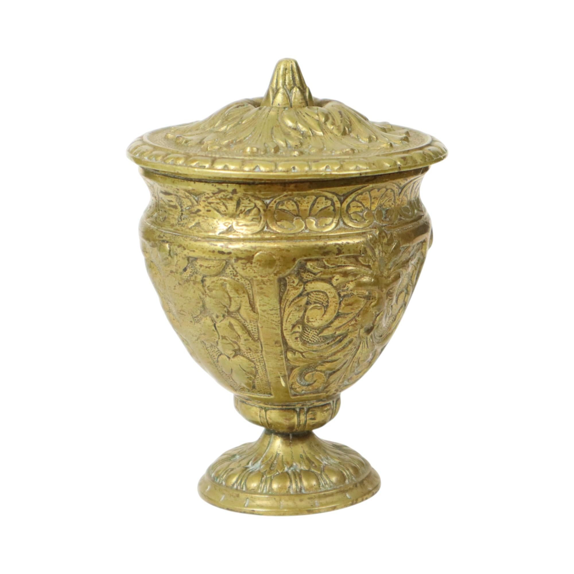 Vecchia tazza in ottone con coperchio Figura mitica 14cm in vendita 7