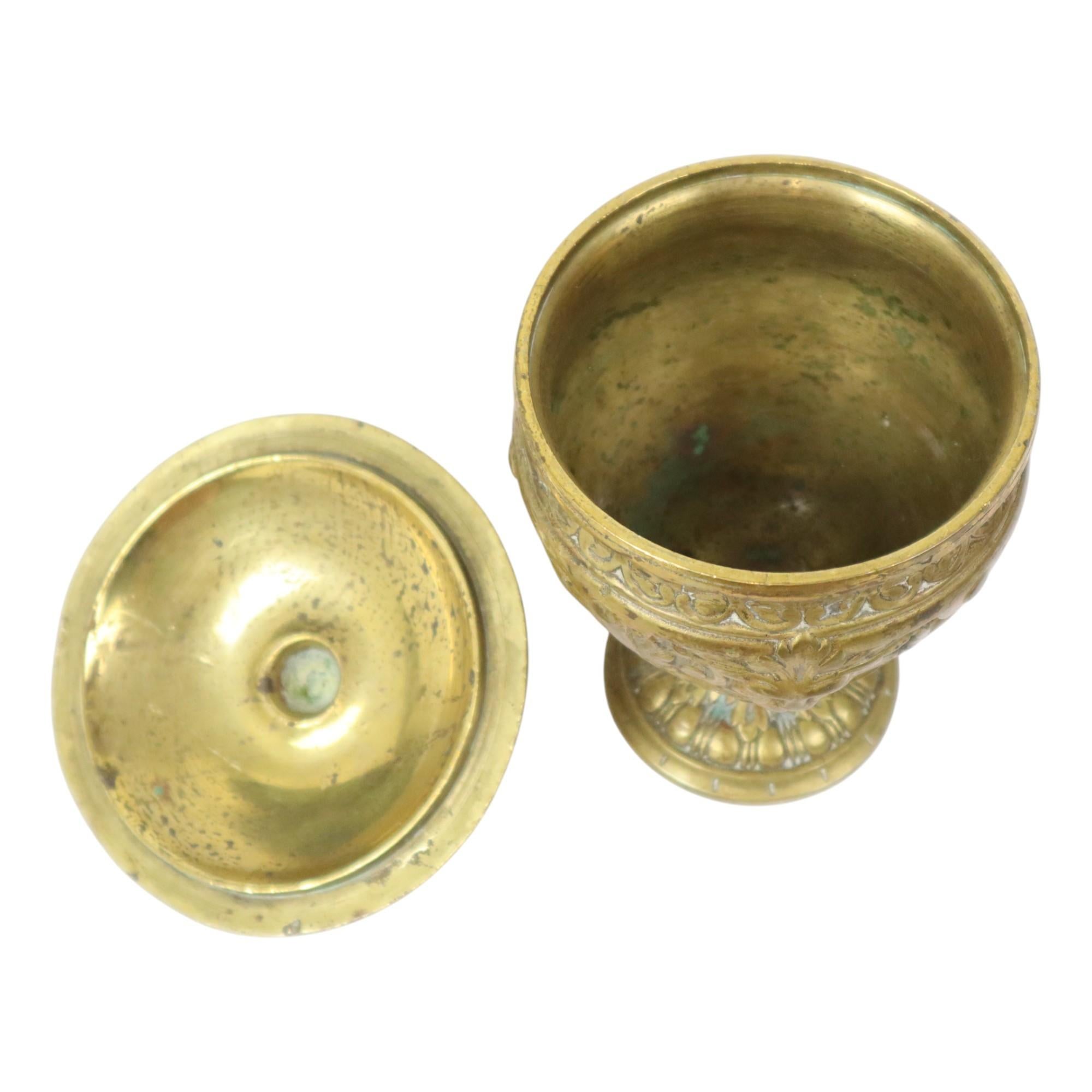 Calco Vecchia tazza in ottone con coperchio Figura mitica 14cm in vendita