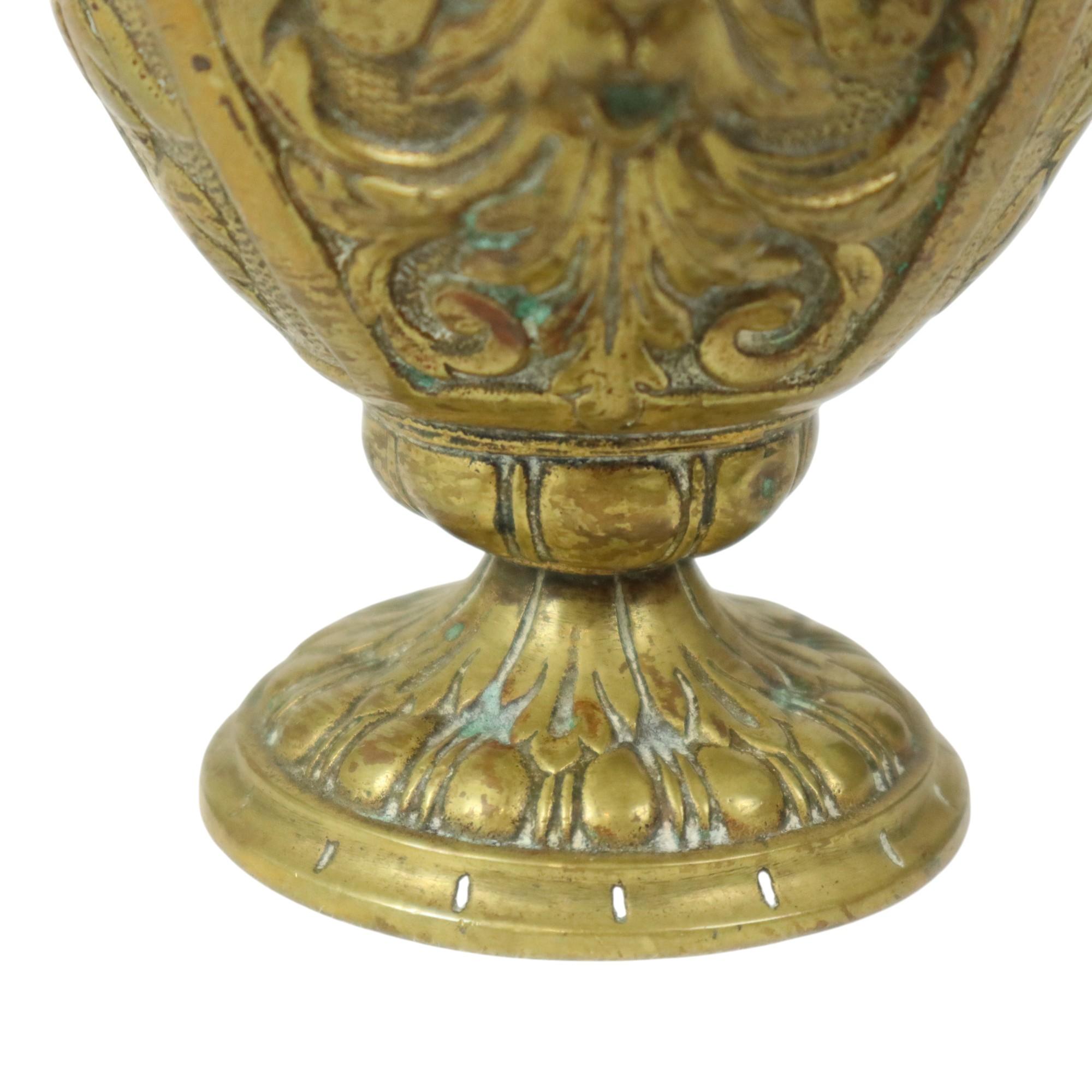 Ottone Vecchia tazza in ottone con coperchio Figura mitica 14cm in vendita
