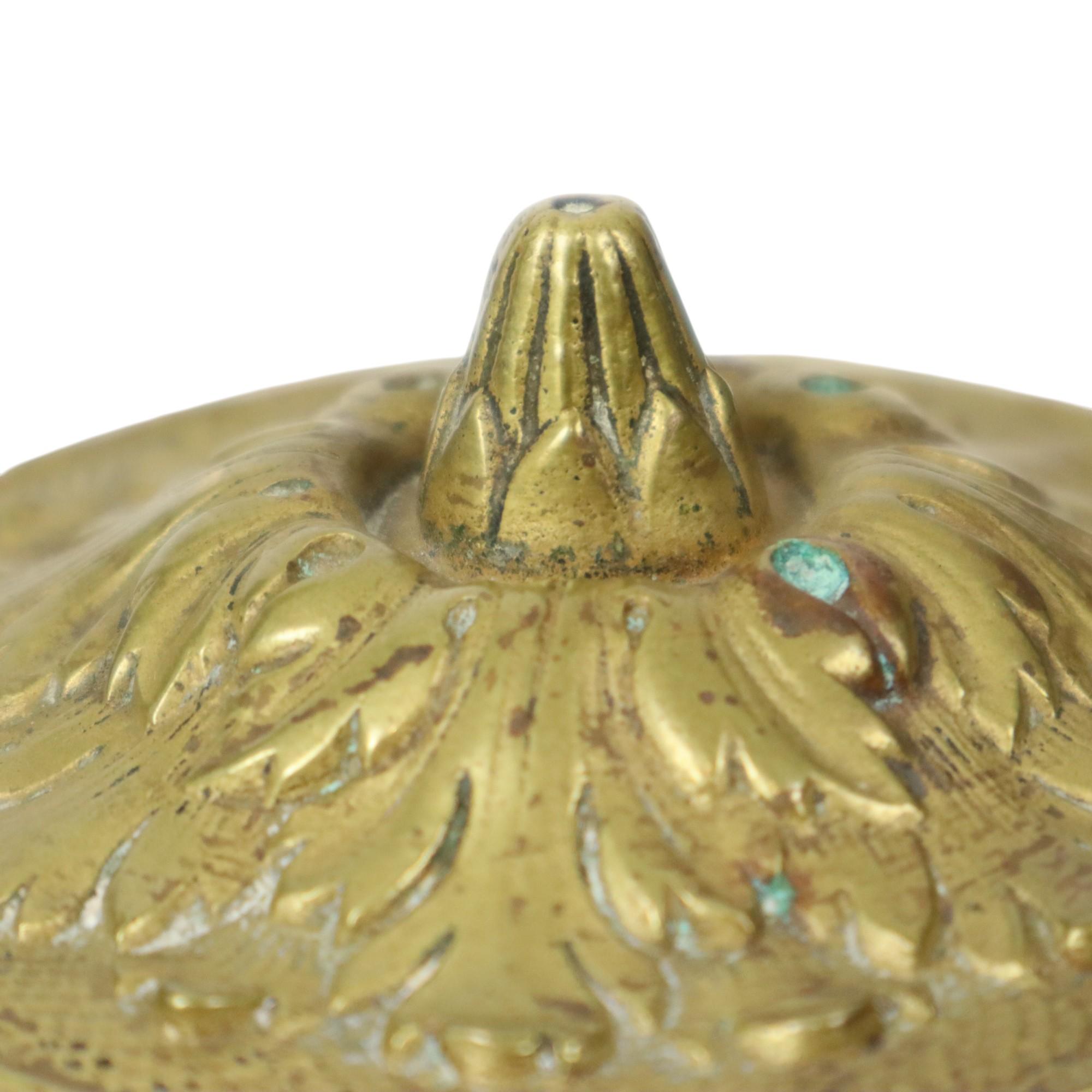 Vecchia tazza in ottone con coperchio Figura mitica 14cm in vendita 3