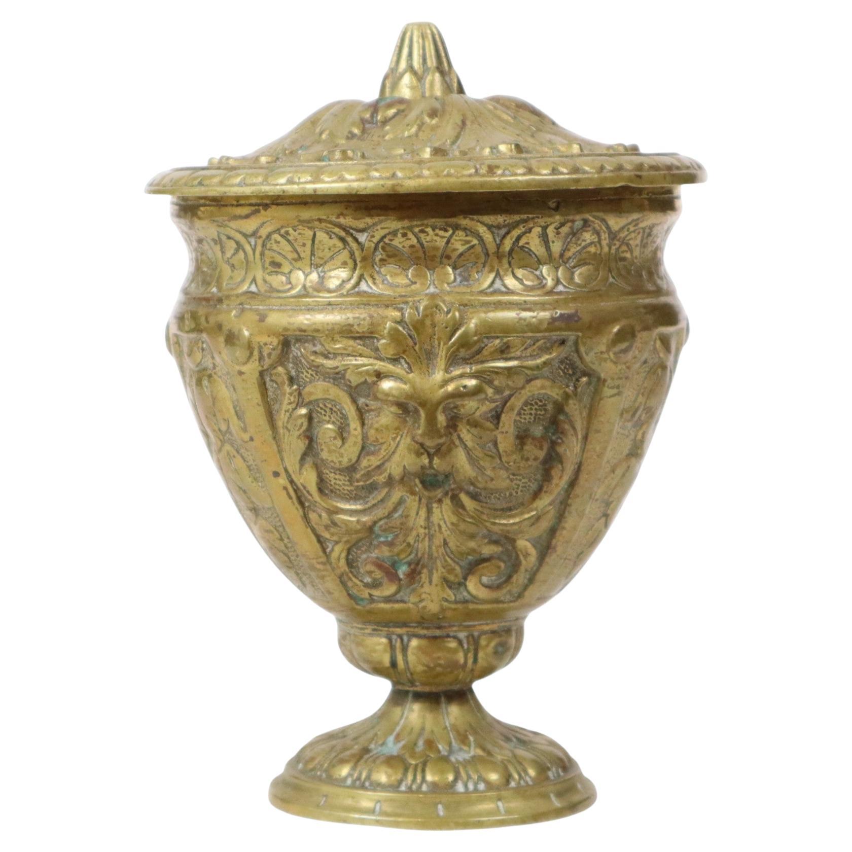 Vecchia tazza in ottone con coperchio Figura mitica 14cm
