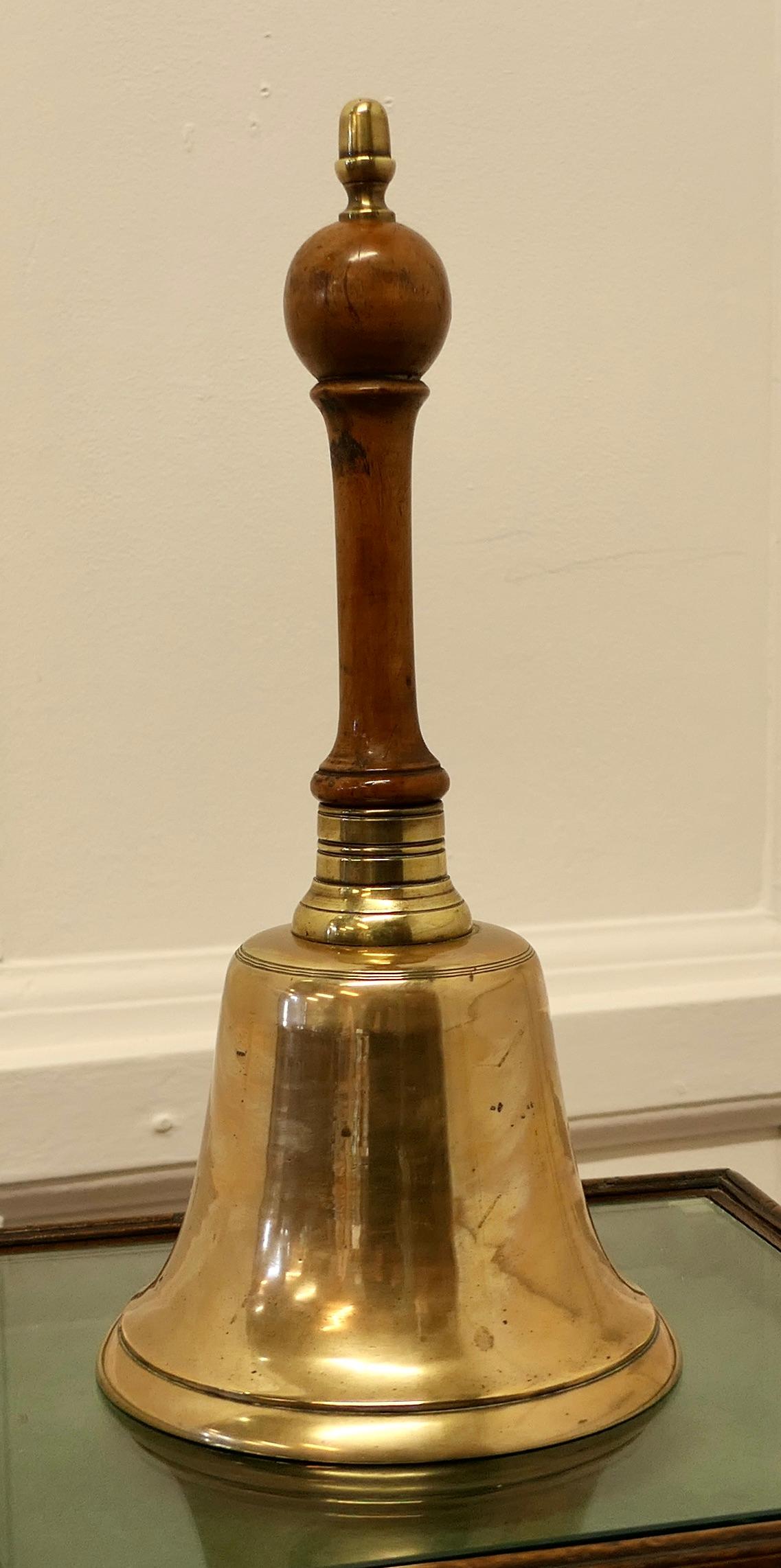 campana de escuela antigua