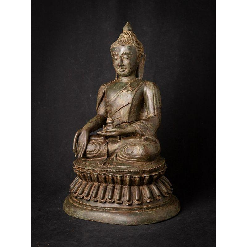 Material: bronze
Measures: 48,8 cm high 
32,8 cm wide and 25,3 cm deep
Weight: 15.25 kgs
Varada mudra
Originating from Burma
Middle 20th century.

