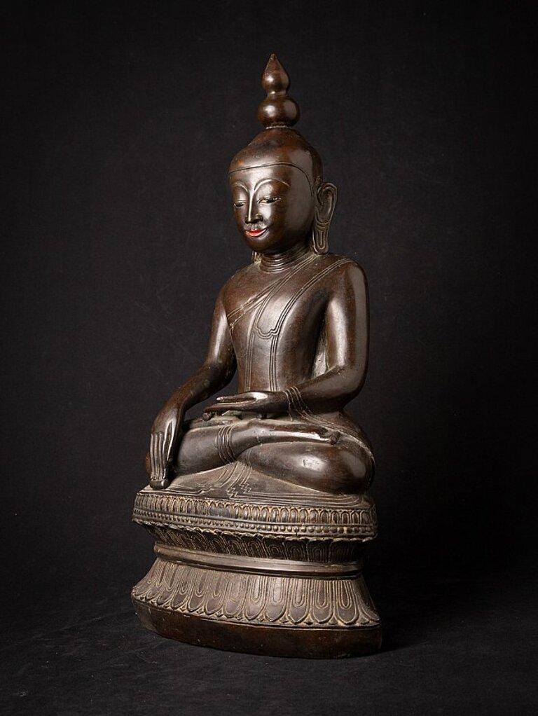 20ième siècle Ancienne statue de Bouddha birman en bronze de Birmanie en vente