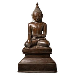 Ancienne statue de Bouddha birman en bronze de Birmanie