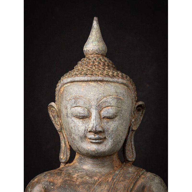 Old Bronze Burmese Shan Buddha from Burma In Good Condition For Sale In DEVENTER, NL